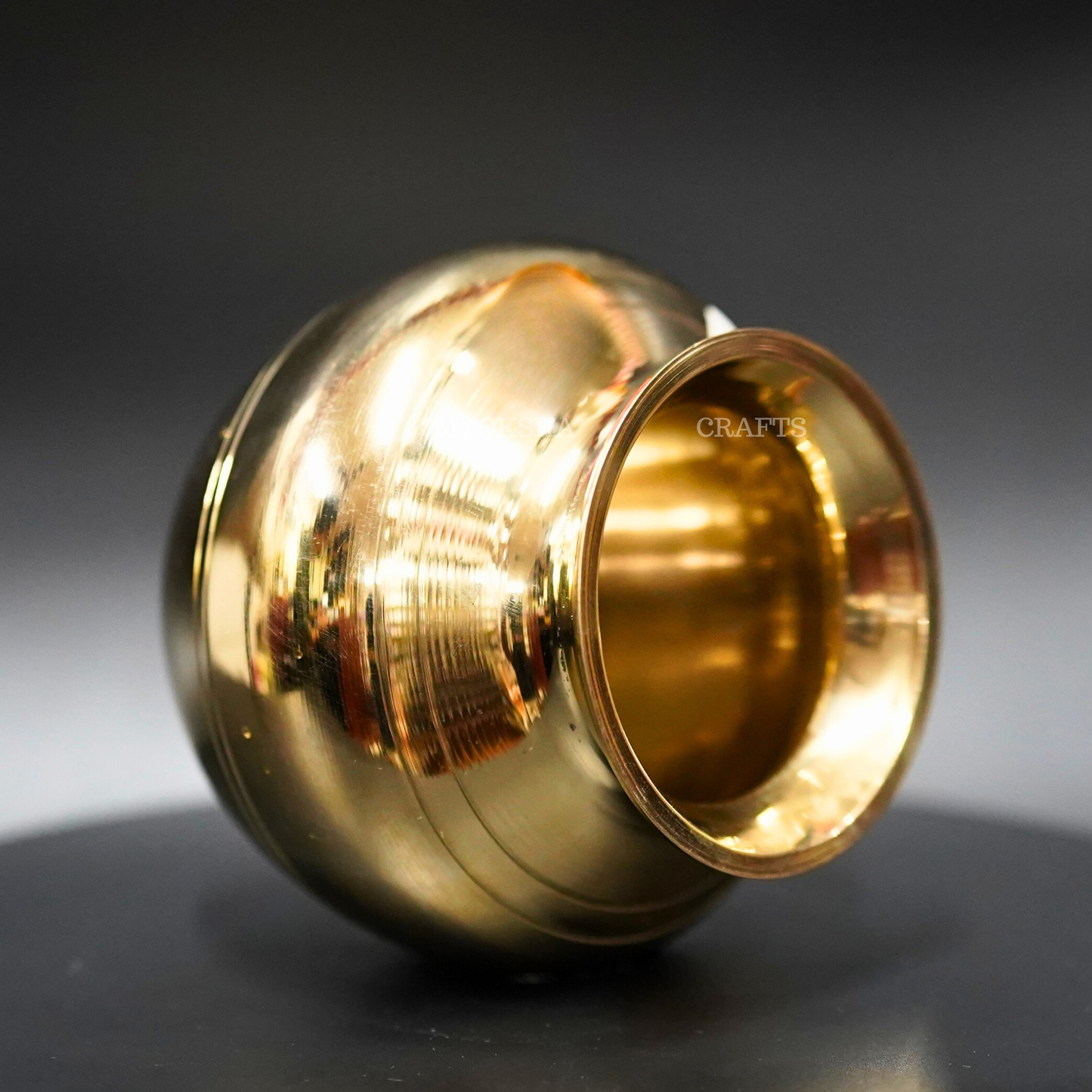 https://cdn.shopify.com/s/files/1/1857/6931/products/1689233562188_brass_kalasha_lota_MC00099_282_29.png?v=1753183467