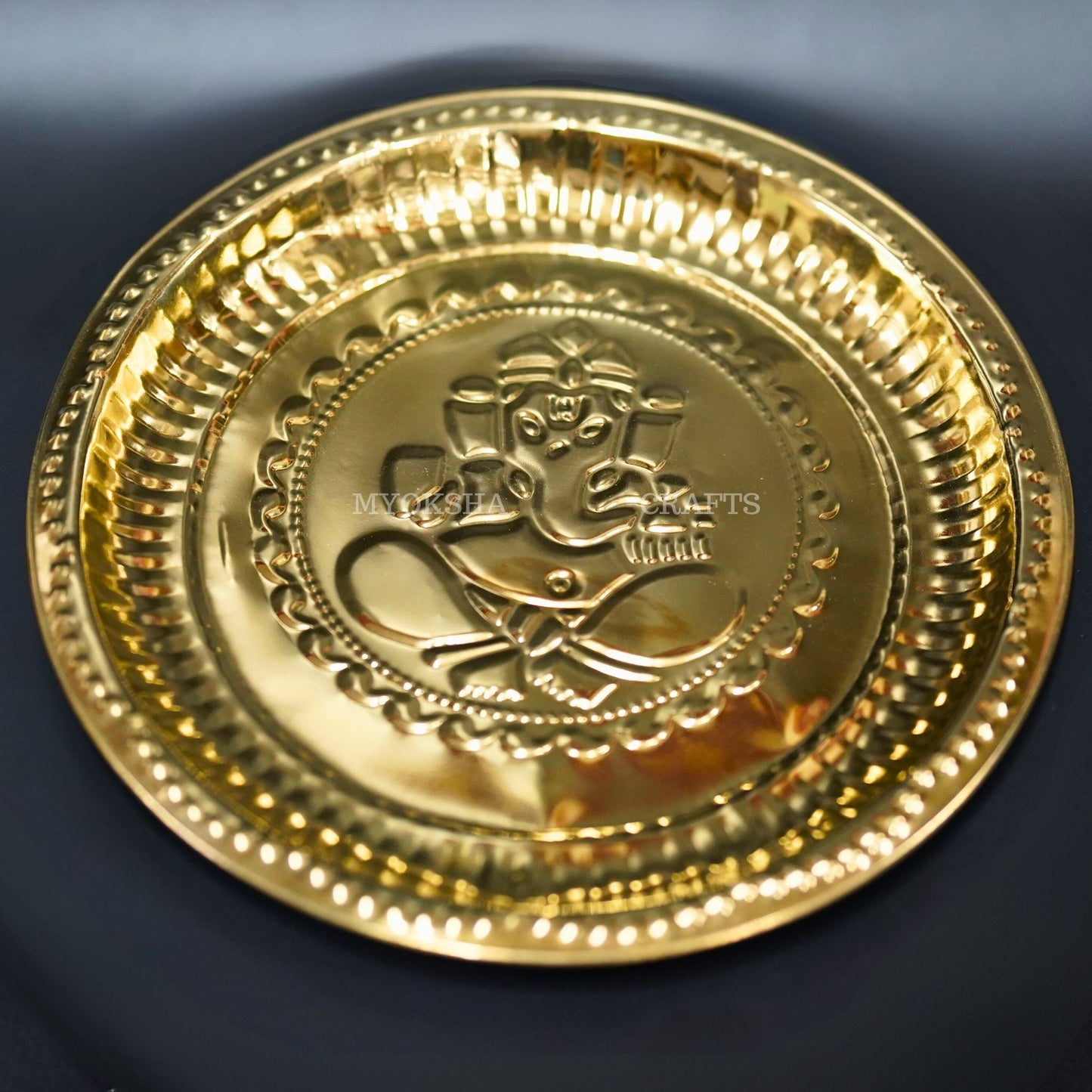 https://cdn.shopify.com/s/files/1/1857/6931/products/1689244009944_ganesha_plate_aarthi_MC00108.png?v=1697288227