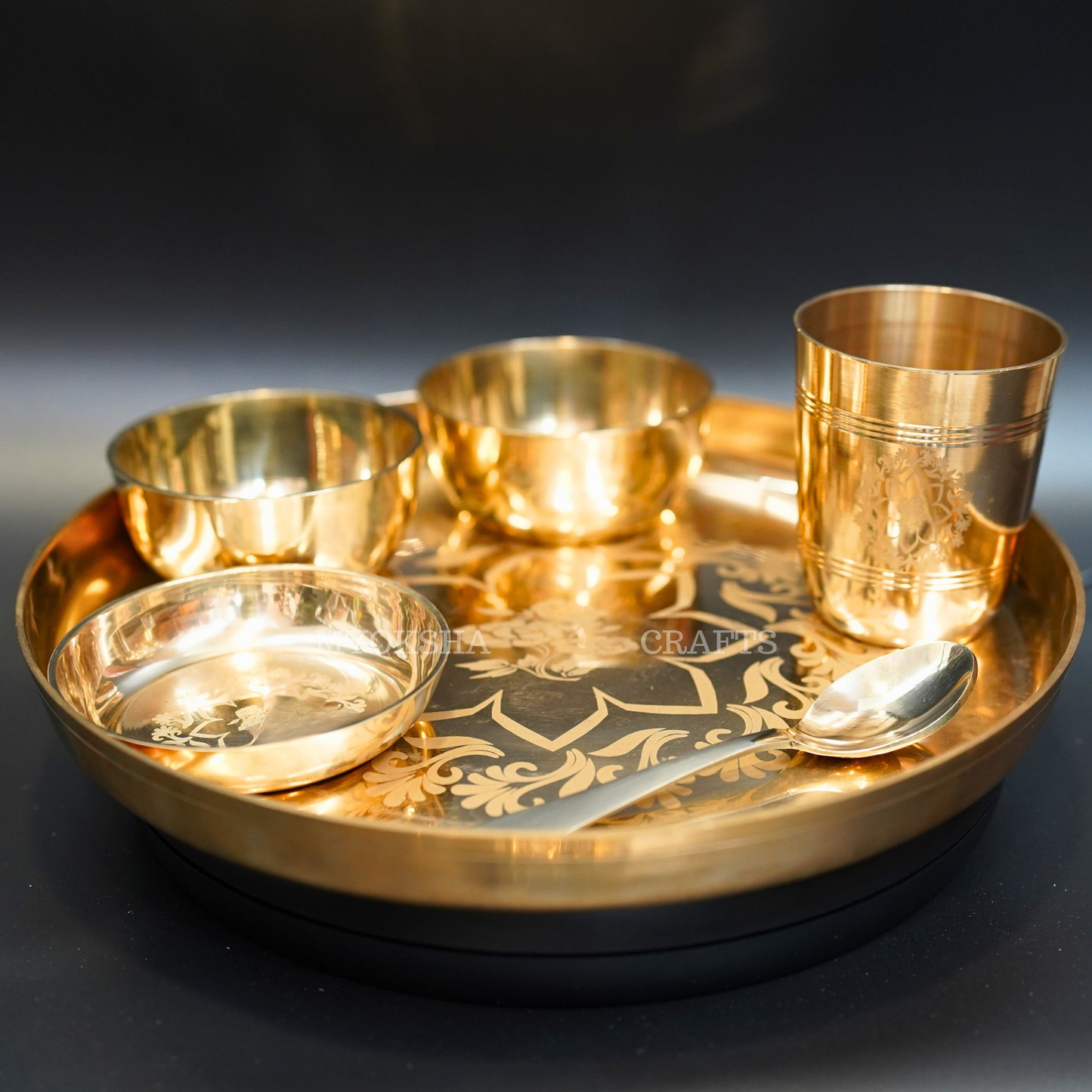 https://cdn.shopify.com/s/files/1/1857/6931/products/1690522423085_bronze_thali_set_MC00255.png?v=1753182836