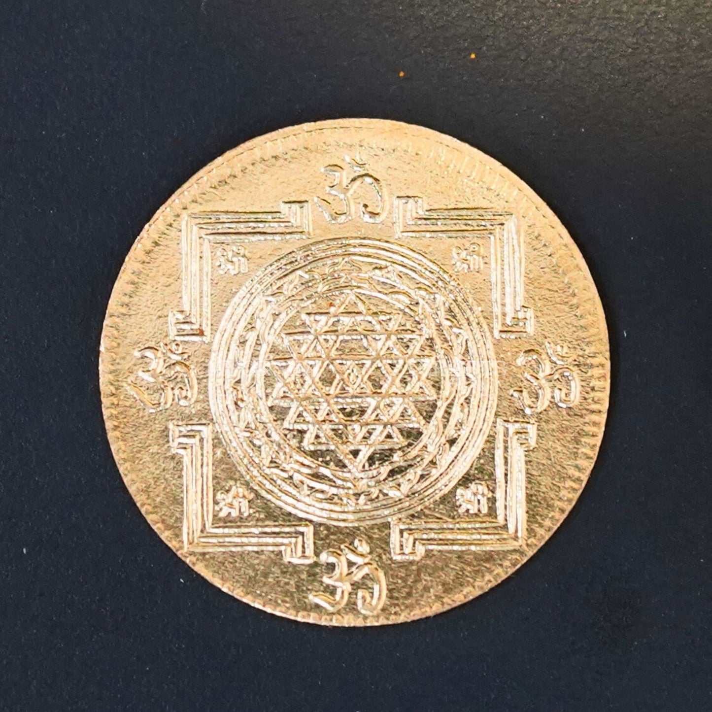 https://cdn.shopify.com/s/files/1/1857/6931/products/1691000688597_lakshmi_26_shree_yantra_coin_MC00312_282_29.png?v=1691061153
