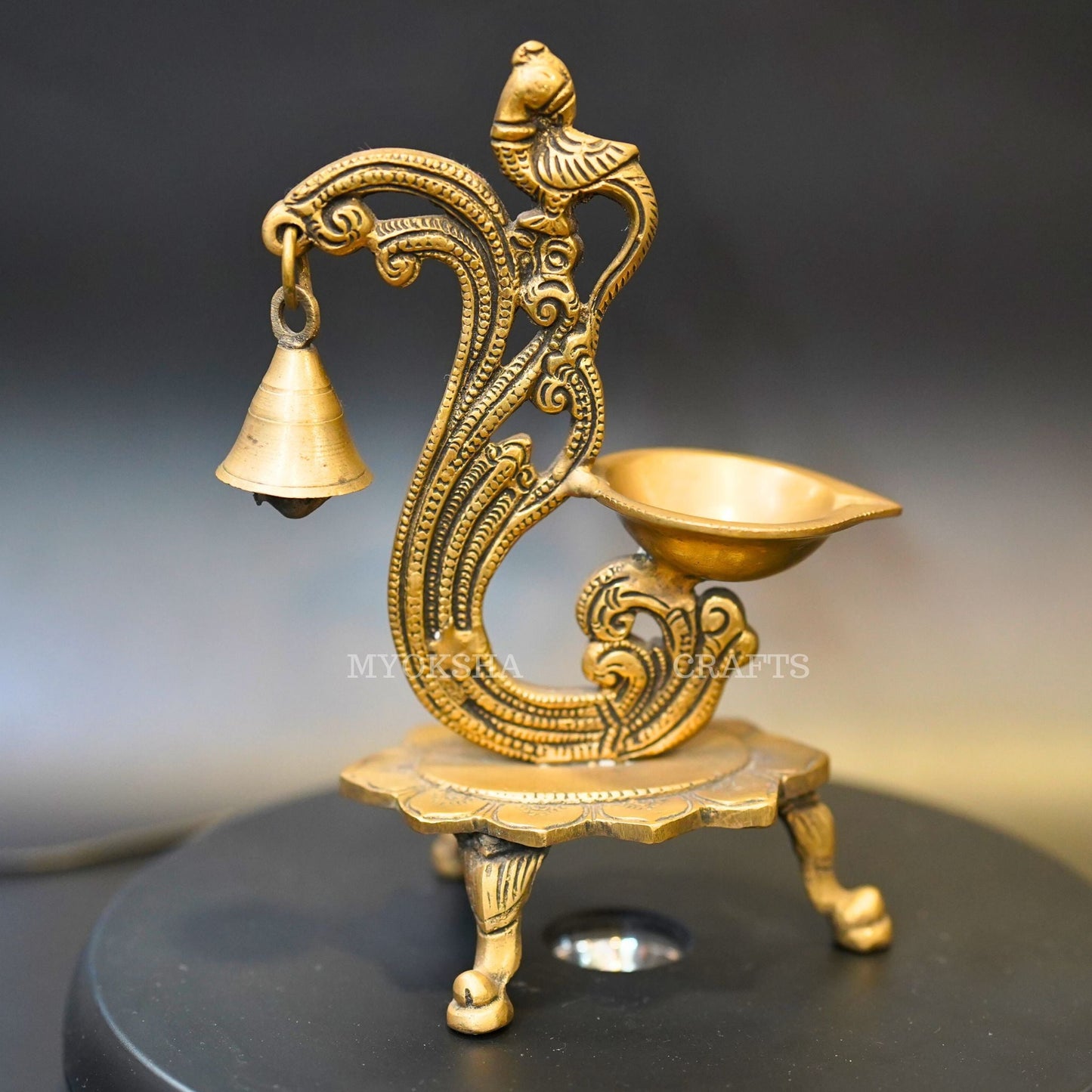 https://cdn.shopify.com/s/files/1/1857/6931/products/1692686978218_parrot_with_bell_diya_MC00329.png?v=1697290080
