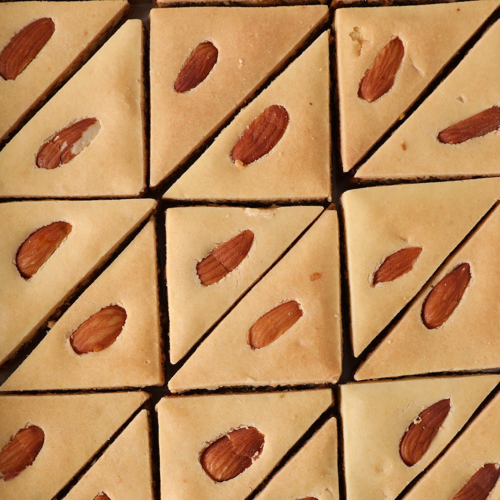 https://cdn.shopify.com/s/files/1/1857/6931/files/royal-almond-treat-505997.jpg?v=1762168929