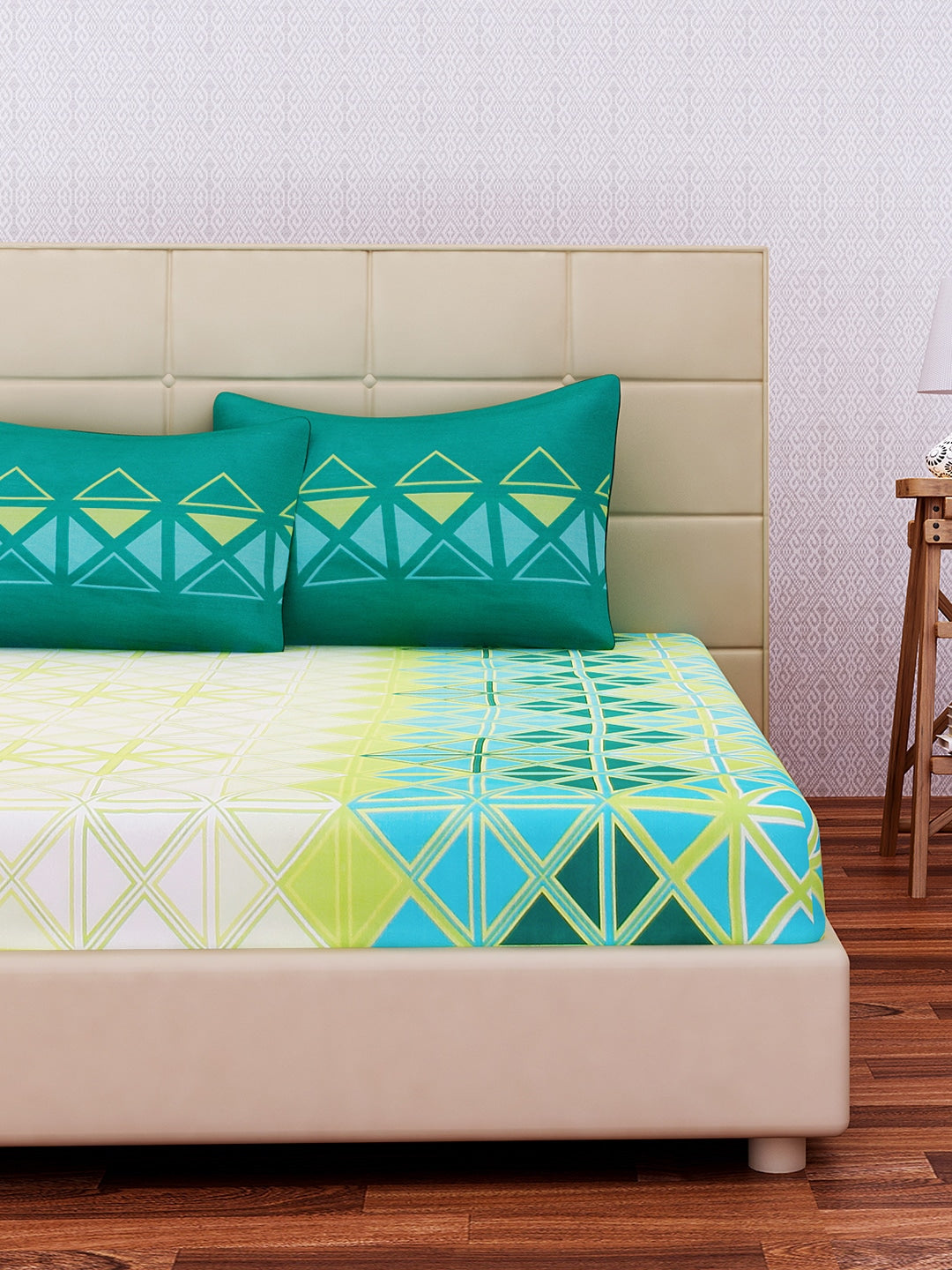 https://cdn.shopify.com/s/files/1/1857/6931/products/03ed91c9-008a-4485-adc4-74b2274c8d981647069935613SEJbyNishaGuptaOff-WhiteGeometricFlat144TC1DoubleBedsheet2Pi2.jpg?v=1703164082