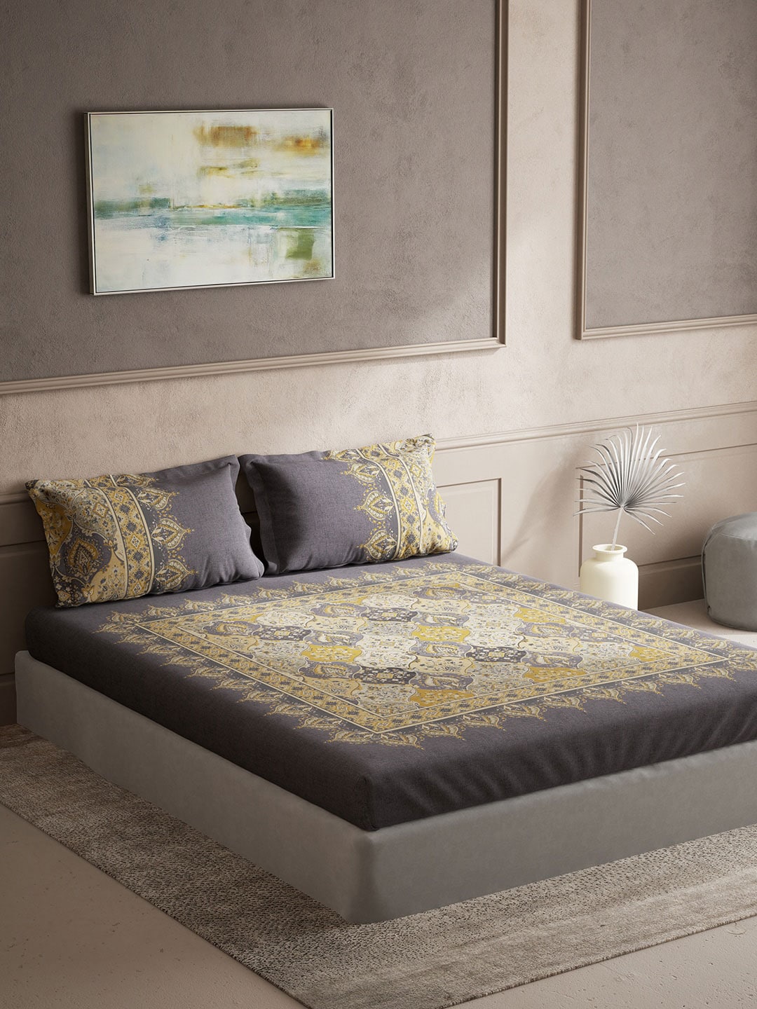 https://cdn.shopify.com/s/files/1/1857/6931/products/06617126-f111-4954-98bd-10705d60ac421696258465399DDecorGreyYellowEthnicMotifs140TCKingBedsheetwith2PillowCove1.jpg?v=1703241844