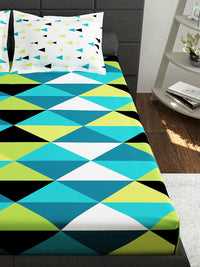 https://cdn.shopify.com/s/files/1/1857/6931/products/077352be-1cdf-491b-97c7-a053654b2ea31685085541954-Storyhome-Ventura-Teal--Black-Geometric-152-TC-Cotton-Queen--3.jpg?v=1703164083