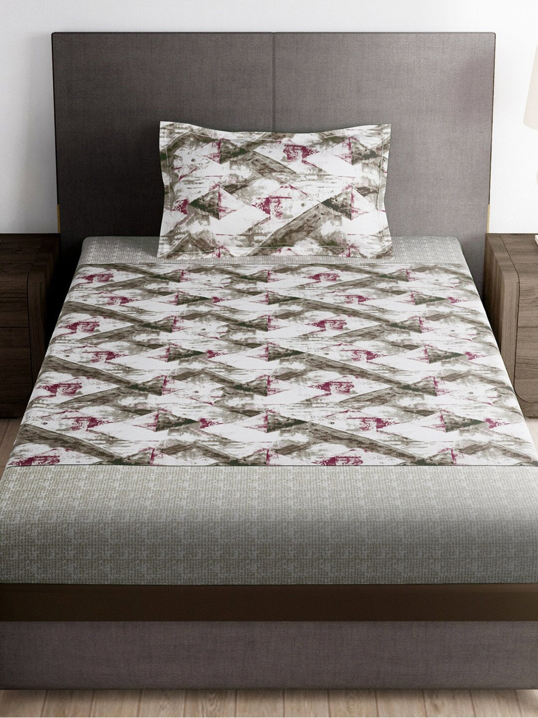 https://cdn.shopify.com/s/files/1/1857/6931/products/0dce77a4-7694-4ca9-aa55-122de70a12fa1690486785859BrownRed180TCAbstractSingleBedsheet2.jpg?v=1703164084