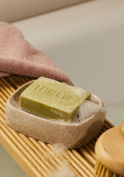 https://cdn.shopify.com/s/files/1/1857/6931/files/1024983_soap_olive_100g_a0x_bronze_2_nw_inaclps049_2.jpg?v=1714543234