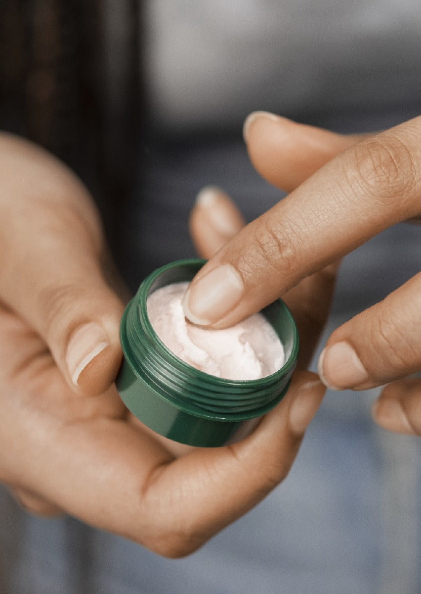 https://cdn.shopify.com/s/files/1/1857/6931/files/1097642_strawberry_lip_butter_10ml_brnz_inaaups151-3.jpg?v=1714460375