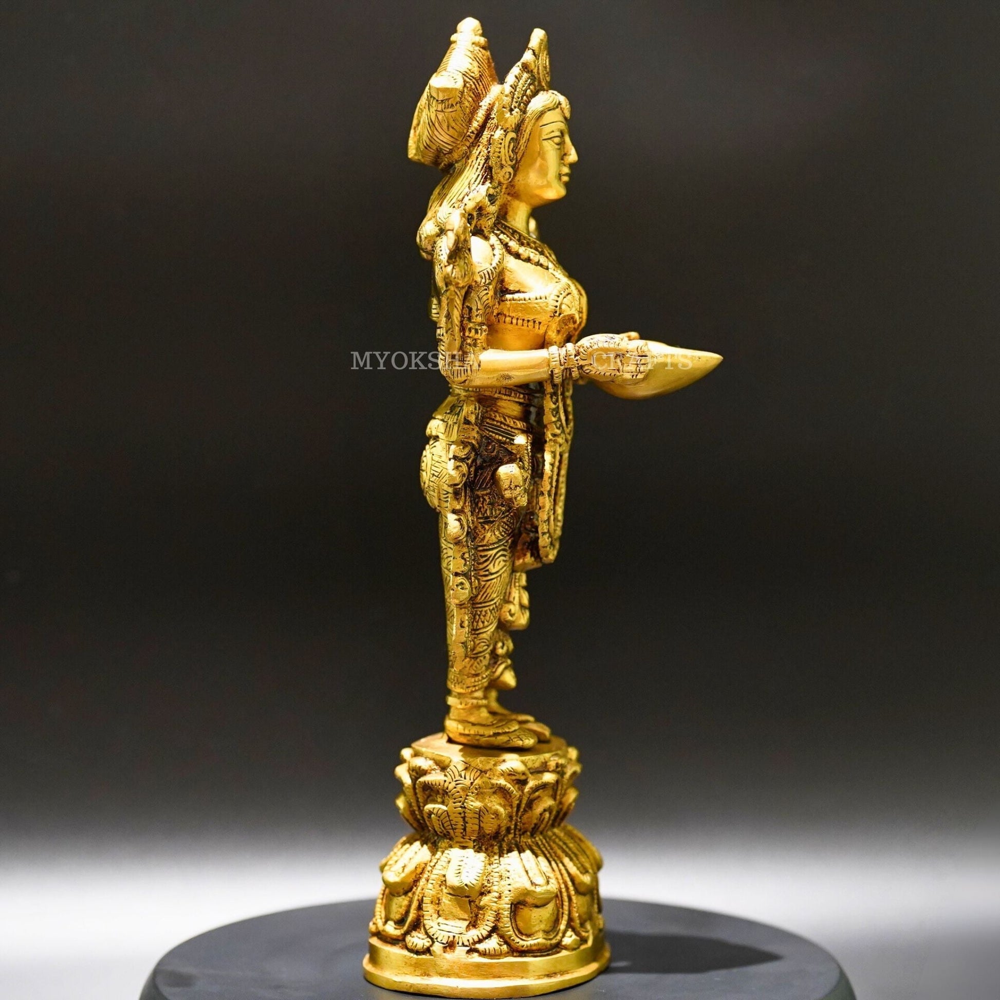 https://cdn.shopify.com/s/files/1/1857/6931/products/1688706891935_Atq_malli_deepa_MC00065_282_29_637b9ad5-1f00-4d6f-aa90-4e4dcb10e48c.jpg?v=1697289559