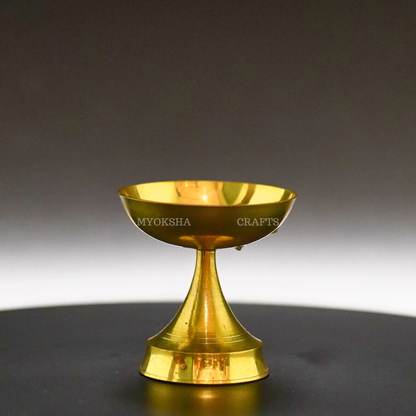 https://cdn.shopify.com/s/files/1/1857/6931/products/1689000366214_Brass_diya.png?v=1753184463