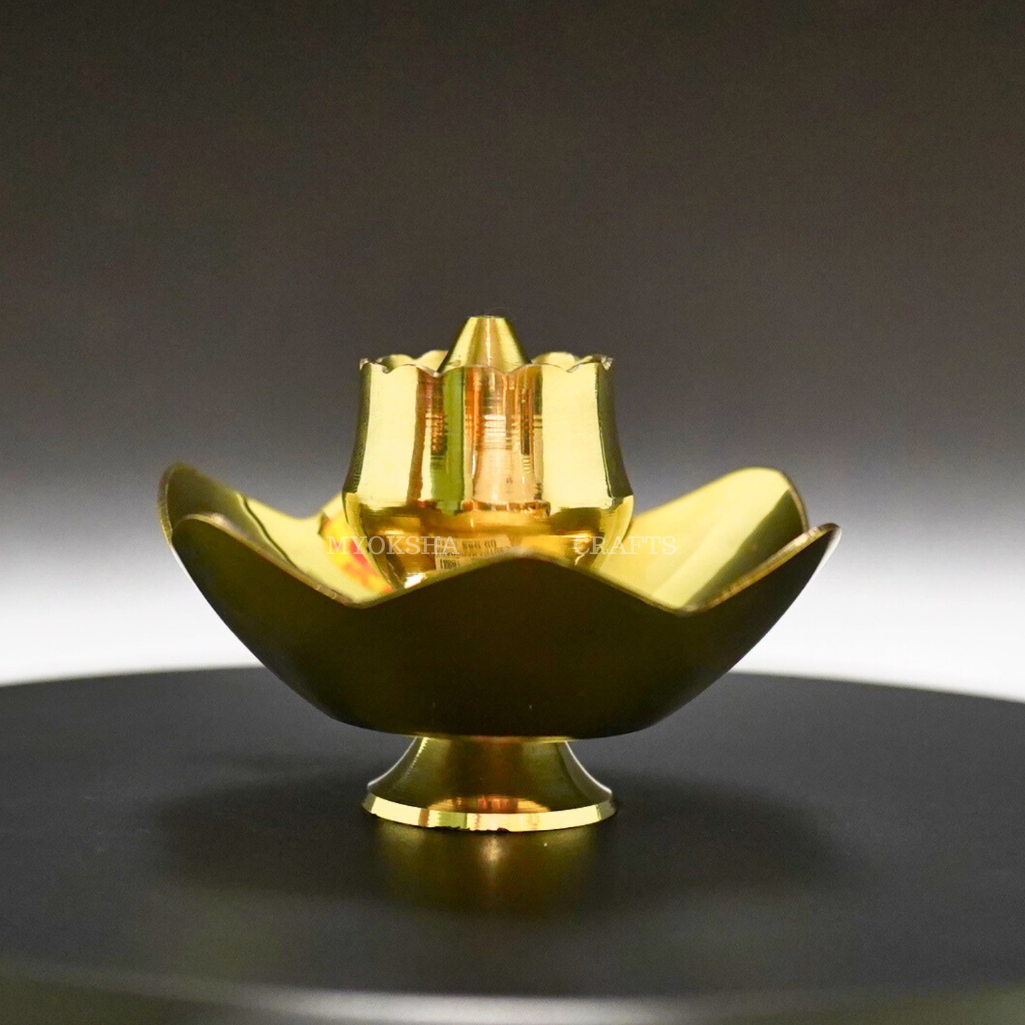 https://cdn.shopify.com/s/files/1/1857/6931/products/1689000773820__Lotus_Agarbatti_stand.png?v=1753184482
