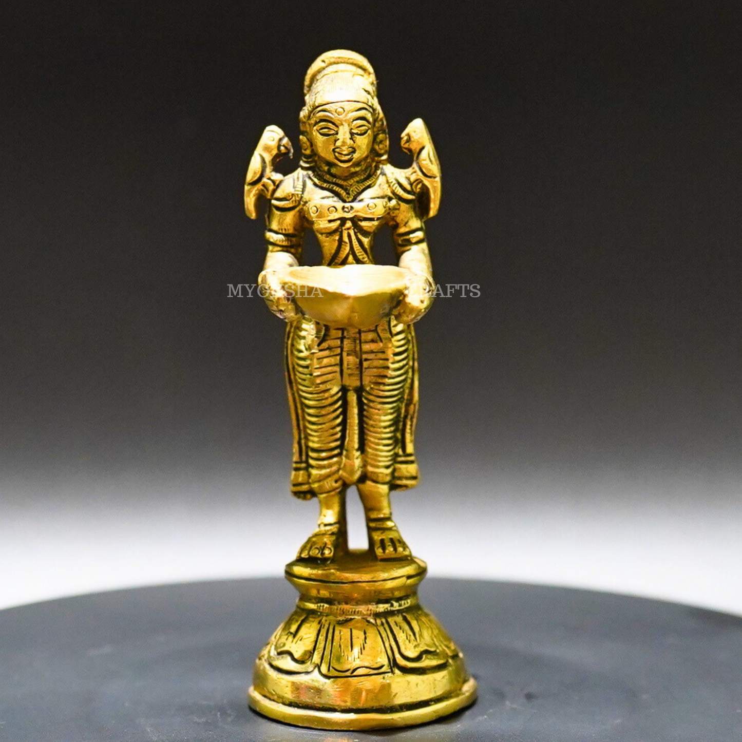 https://cdn.shopify.com/s/files/1/1857/6931/products/1689000855469_Malli_deepa_MC00063_281_29.png?v=1753184194