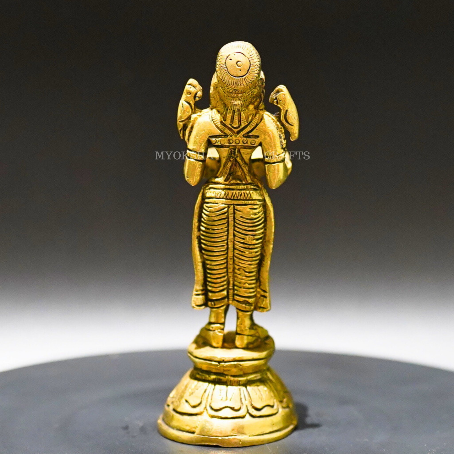 https://cdn.shopify.com/s/files/1/1857/6931/products/1689000863004_Malli_deepa_MC00063_283_29.png?v=1753184197