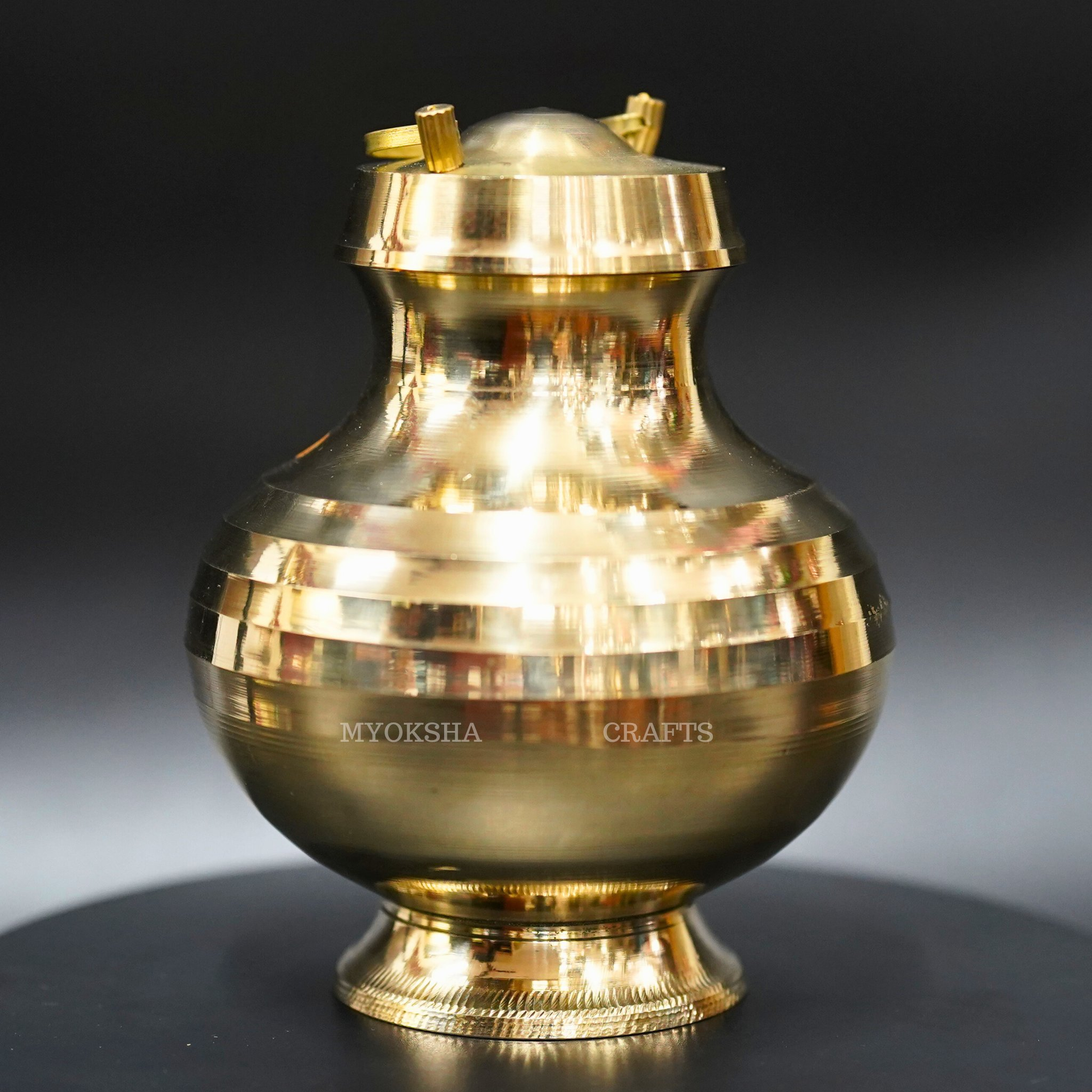 https://cdn.shopify.com/s/files/1/1857/6931/products/1689231230421_brass_gangajali_MC00096_281_29.png?v=1753183908