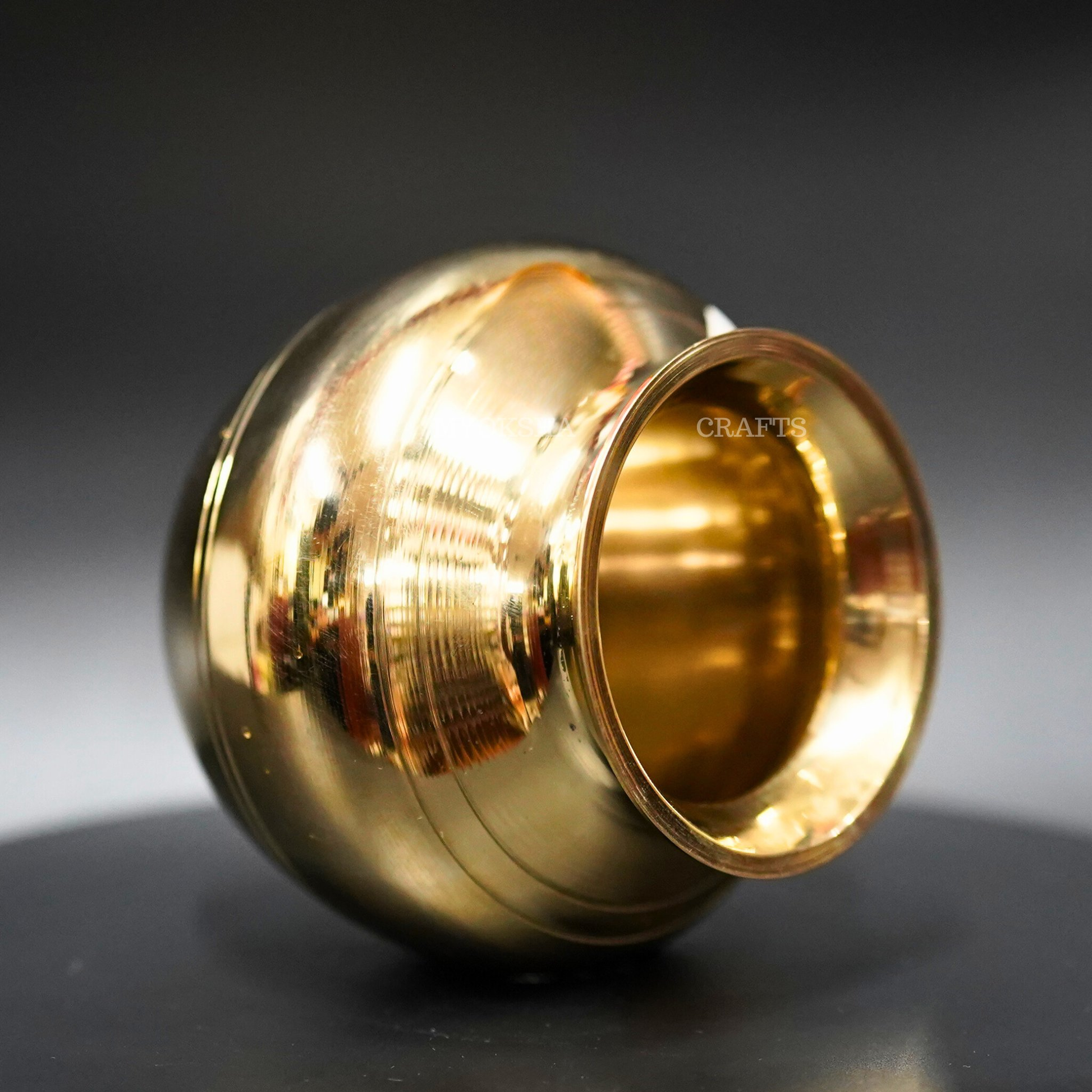 https://cdn.shopify.com/s/files/1/1857/6931/products/1689233562188_brass_kalasha_lota_MC00099_282_29.png?v=1753183467