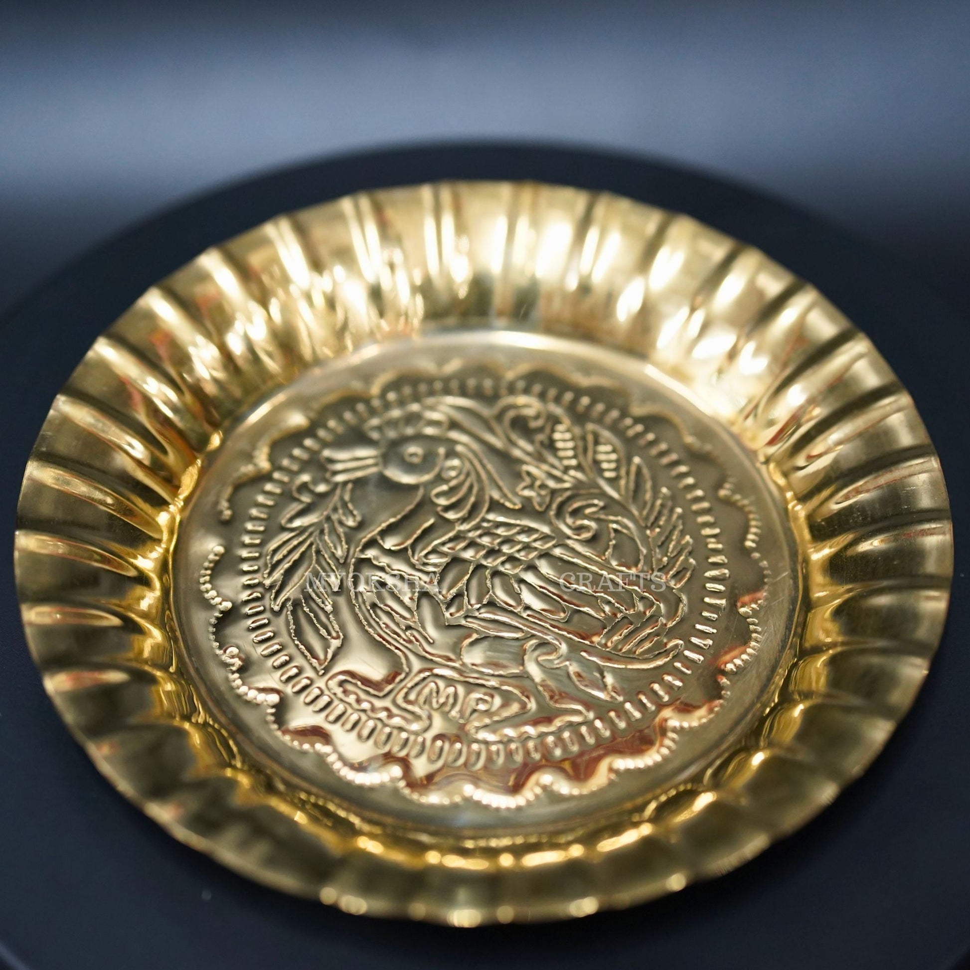 https://cdn.shopify.com/s/files/1/1857/6931/products/1689242380900_brass_naxi_plate_for_aarthi_MC00106.png?v=1697290091