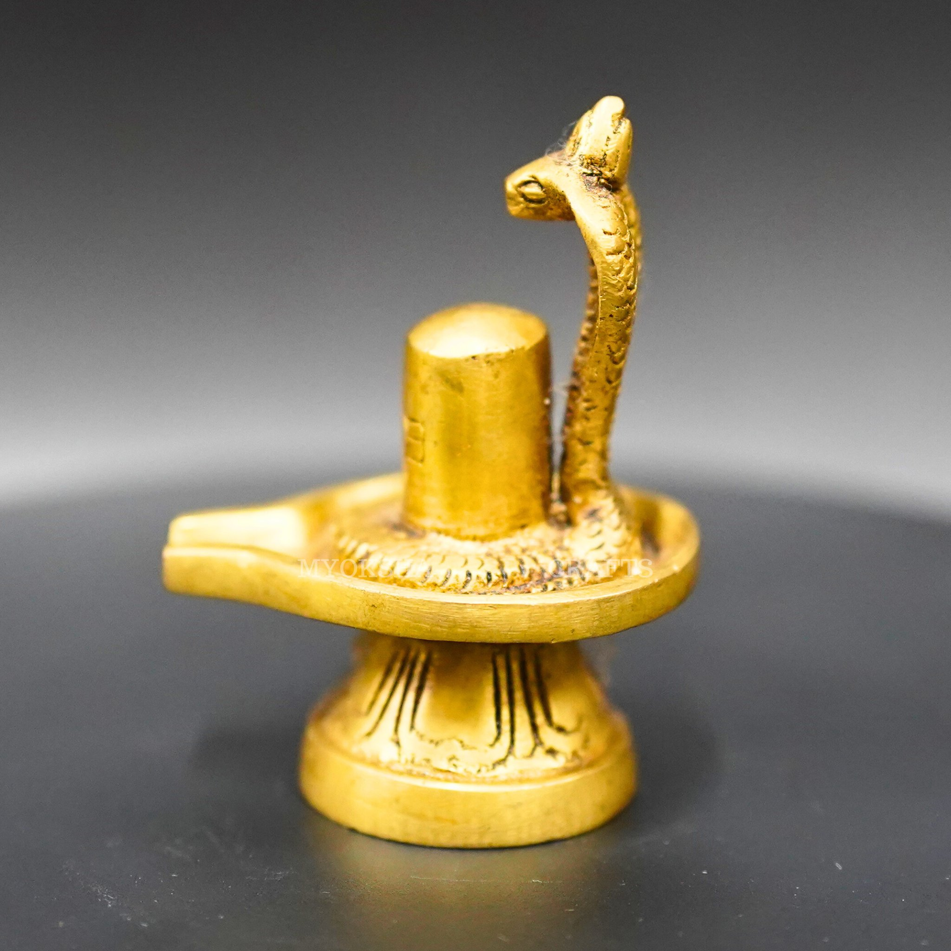 https://cdn.shopify.com/s/files/1/1857/6931/products/1689326949629_shivaling_with_cobra_MC00132_283_29.png?v=1753183499