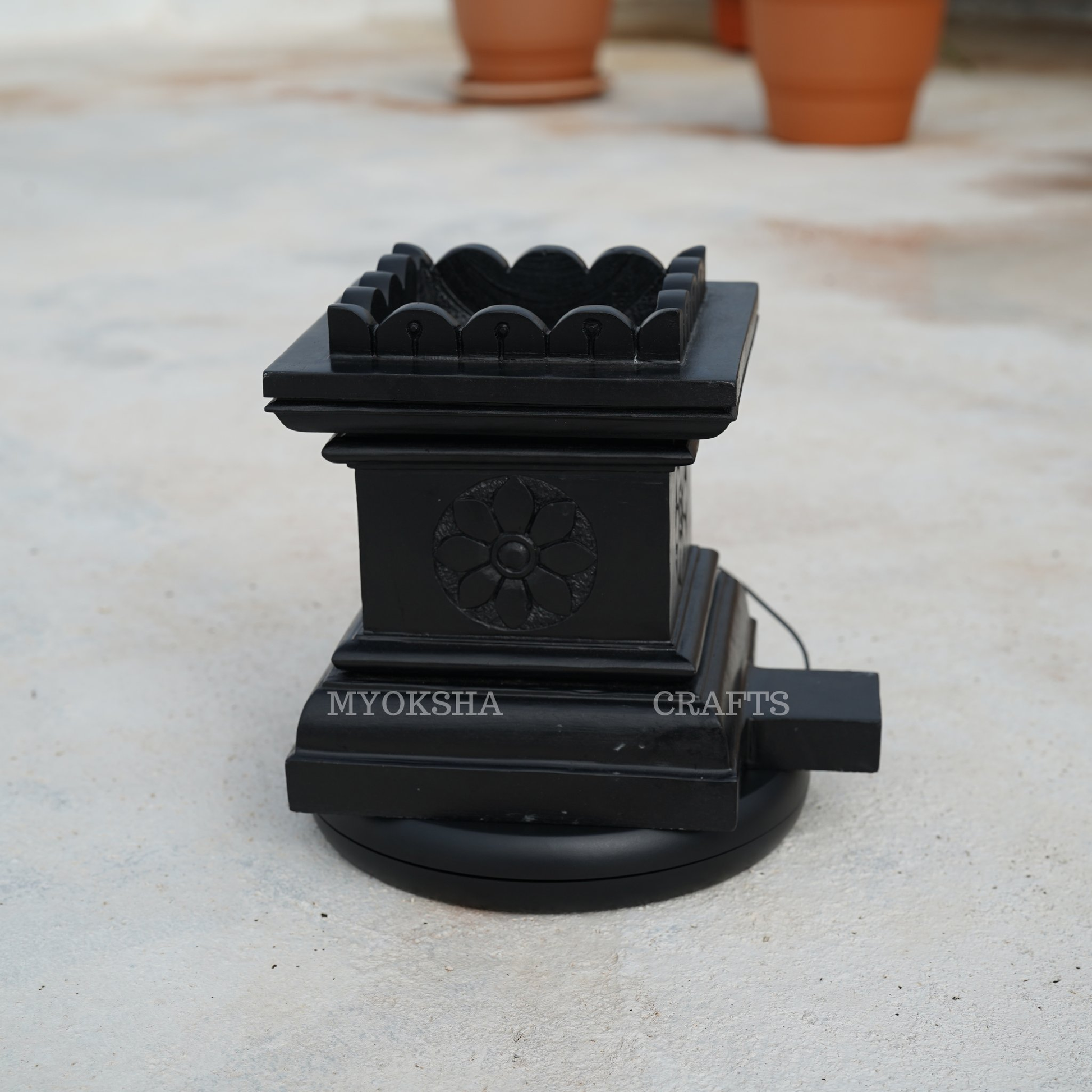 https://cdn.shopify.com/s/files/1/1857/6931/products/1689944480640_Tulsi_Pot_MC00206-2.png?v=1753183239