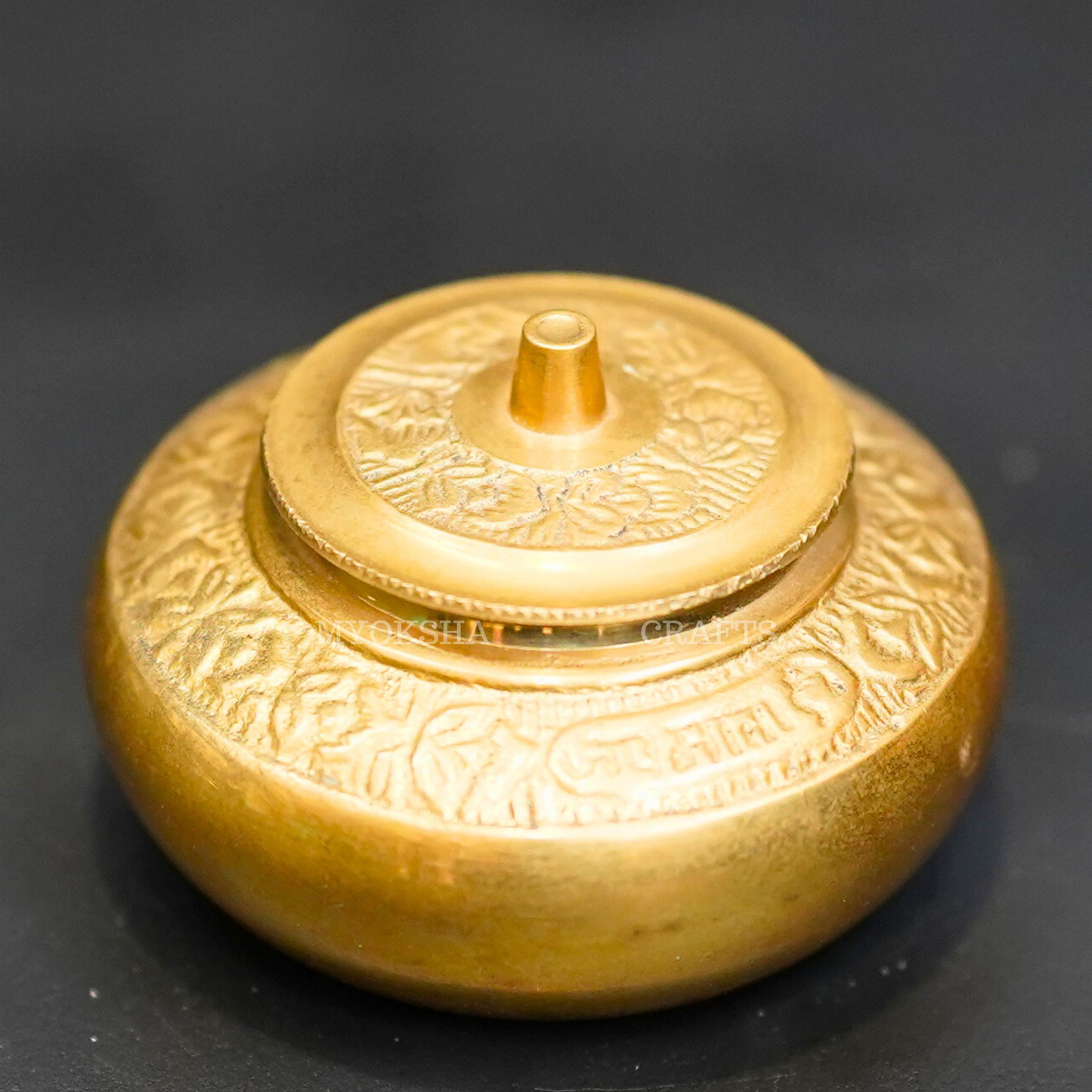 https://cdn.shopify.com/s/files/1/1857/6931/products/1690446784109_kumkum_holder_MC00241.png?v=1753183174