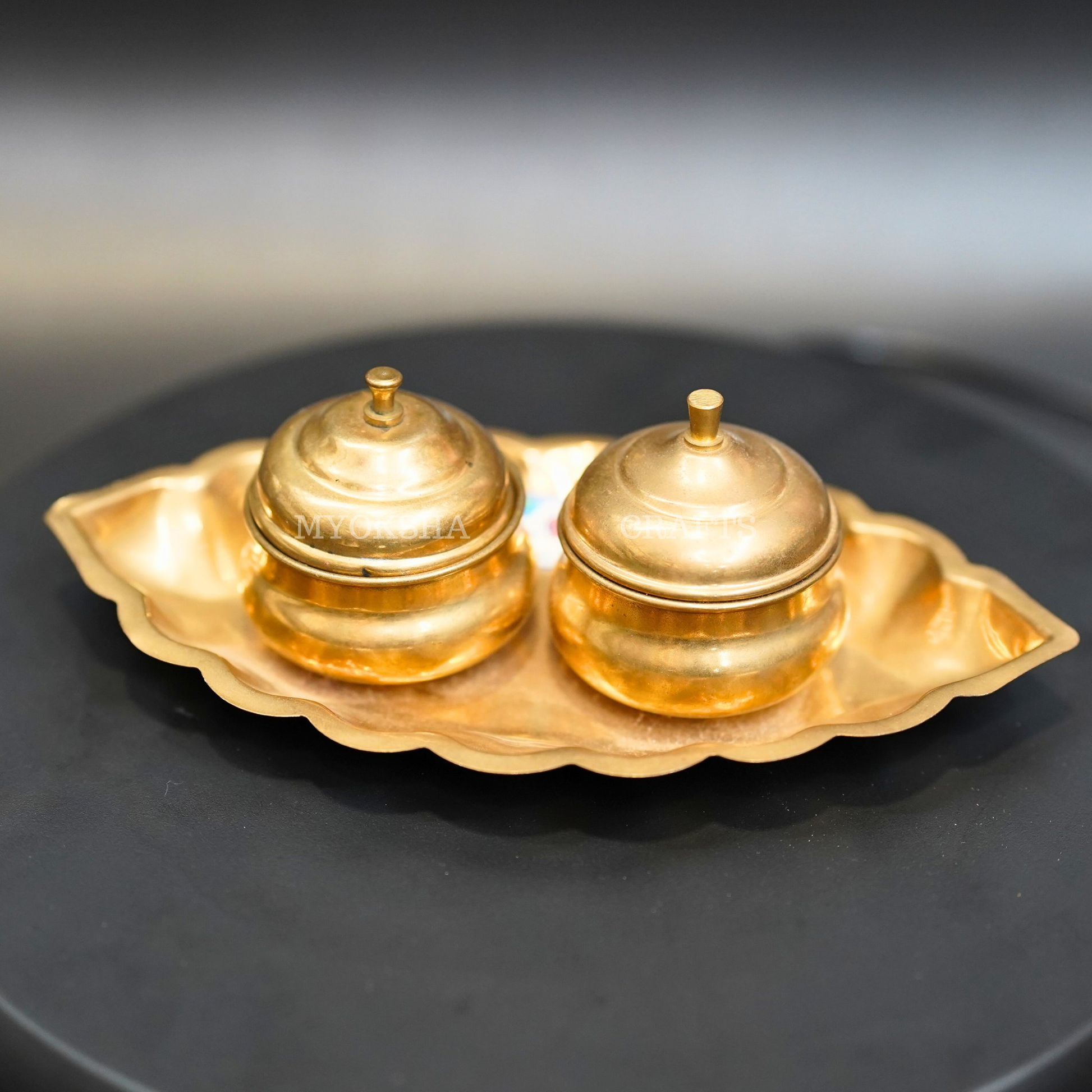 https://cdn.shopify.com/s/files/1/1857/6931/products/1690455140458_kumkum_holder_MC00232.png?v=1753182697