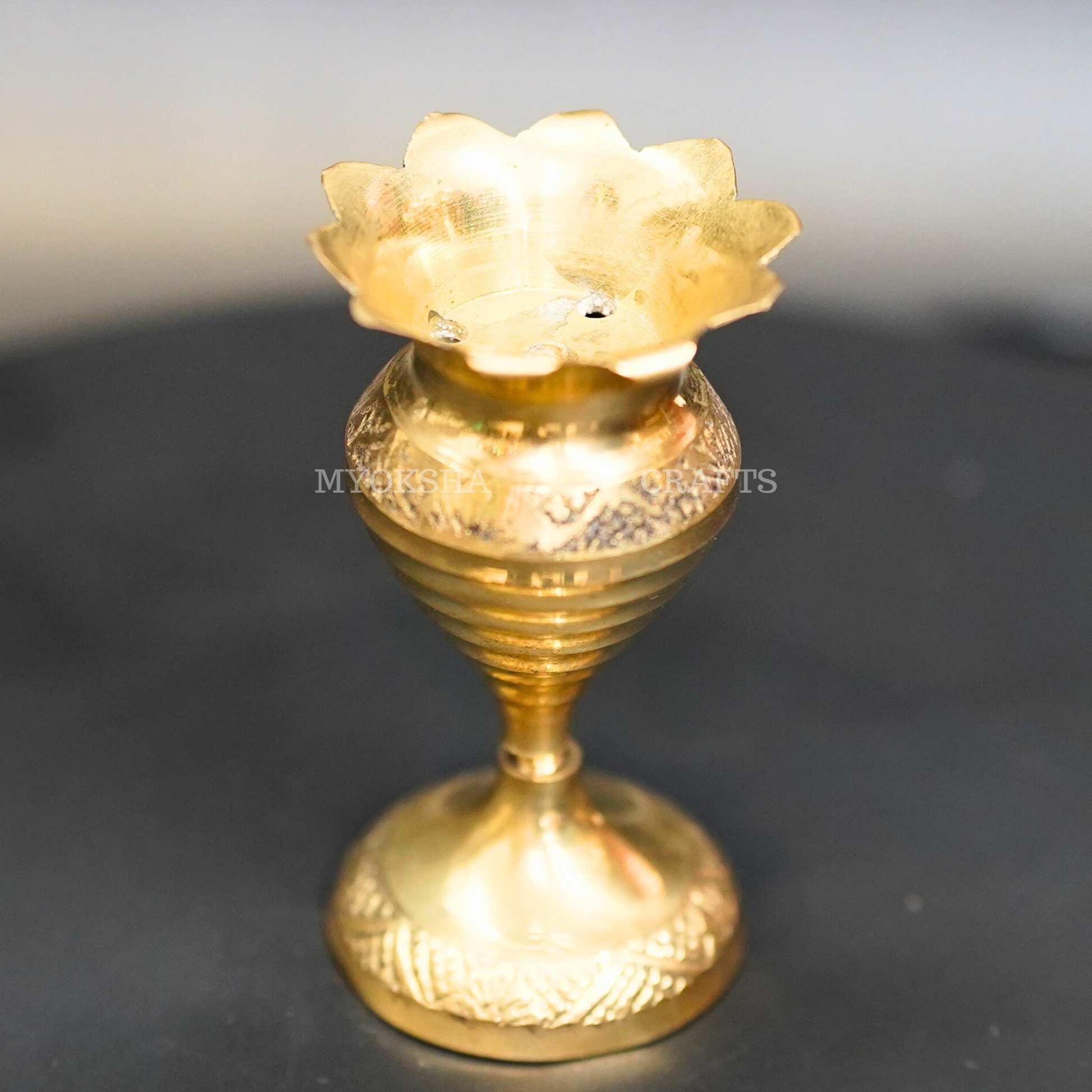https://cdn.shopify.com/s/files/1/1857/6931/products/1690455203055_vase_shape_agardan_MC00225.png?v=1753182874