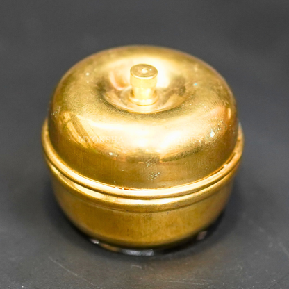 https://cdn.shopify.com/s/files/1/1857/6931/products/1690455425890_sindoor_box_MC00233.png?v=1753182686