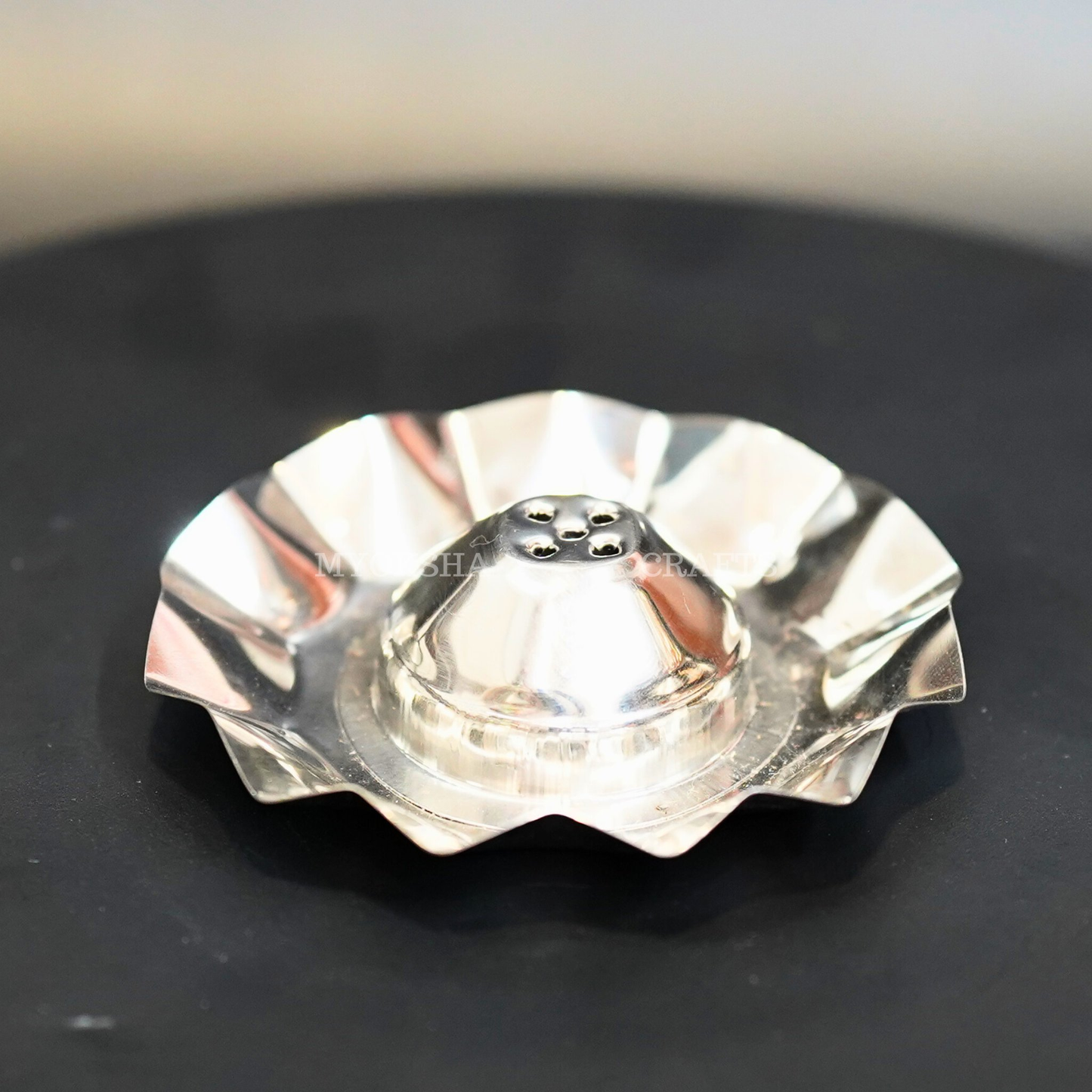 https://cdn.shopify.com/s/files/1/1857/6931/products/1690456188723_ss_agarbatti_with_plates_MC00214.png?v=1753182914