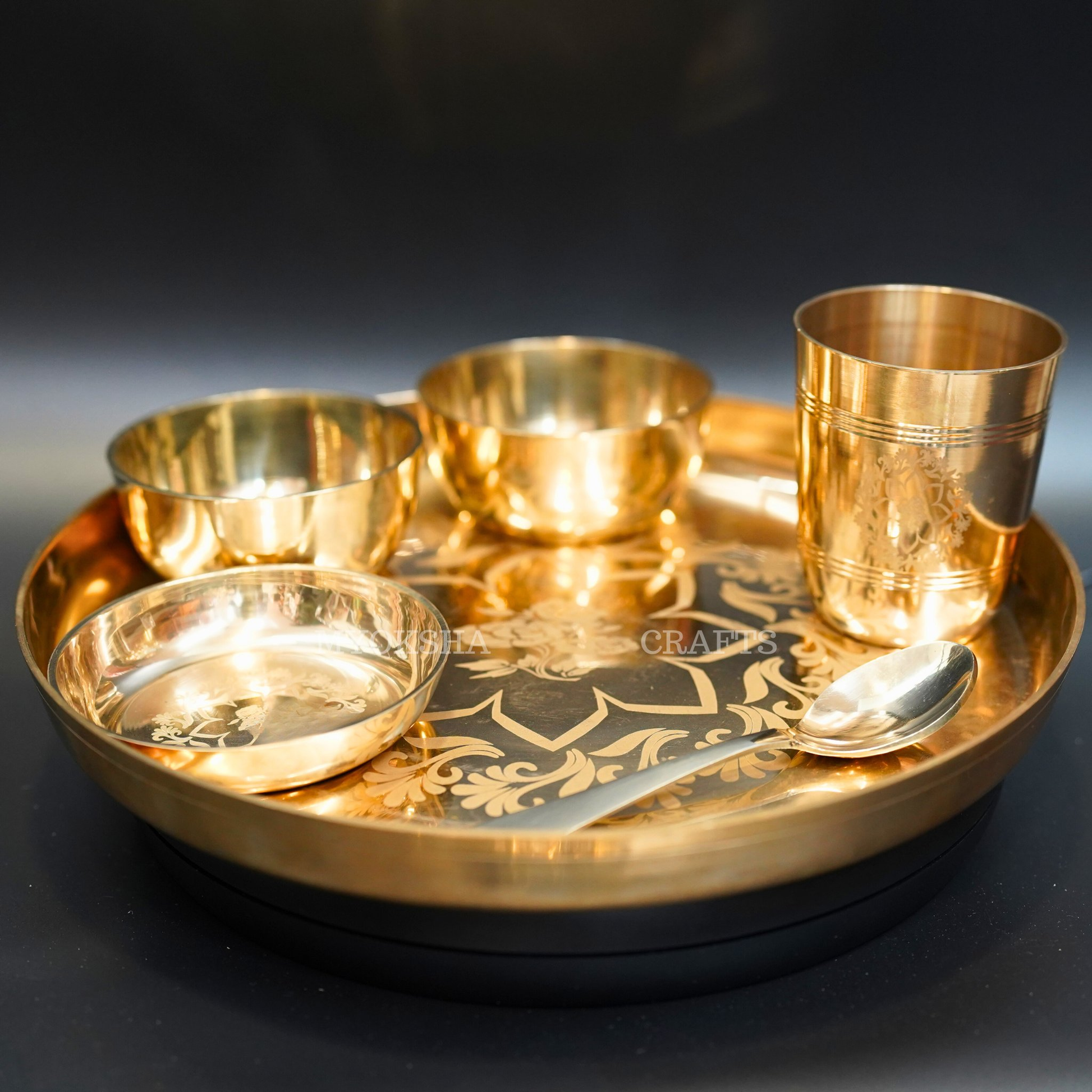 https://cdn.shopify.com/s/files/1/1857/6931/products/1690522423085_bronze_thali_set_MC00255.png?v=1753182836