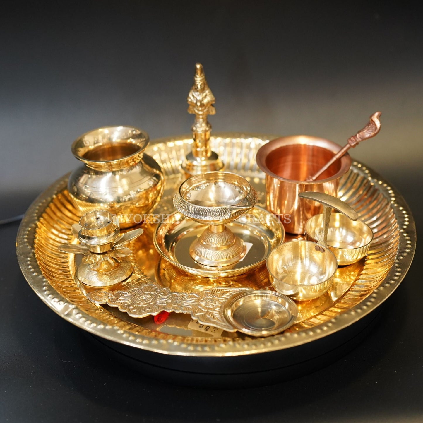 https://cdn.shopify.com/s/files/1/1857/6931/products/1690915282109_pooja_thali_set_MC00295_281_29.jpg?v=1697291698