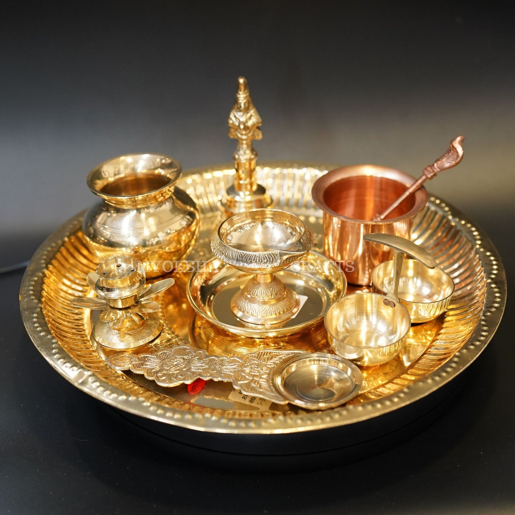 https://cdn.shopify.com/s/files/1/1857/6931/products/1690915282109_pooja_thali_set_MC00295_281_29.jpg?v=1697291698
