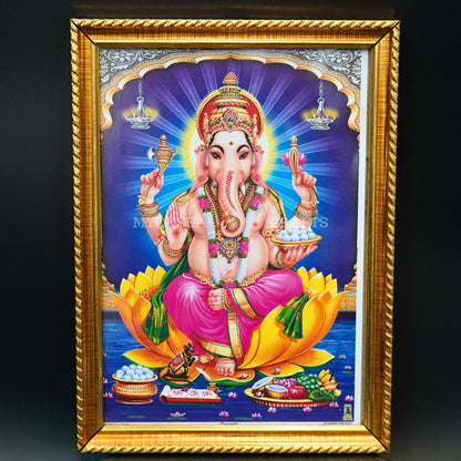 https://cdn.shopify.com/s/files/1/1857/6931/products/1690997132321_ganapathi_photo_frame_MC00305.png?v=1759456530