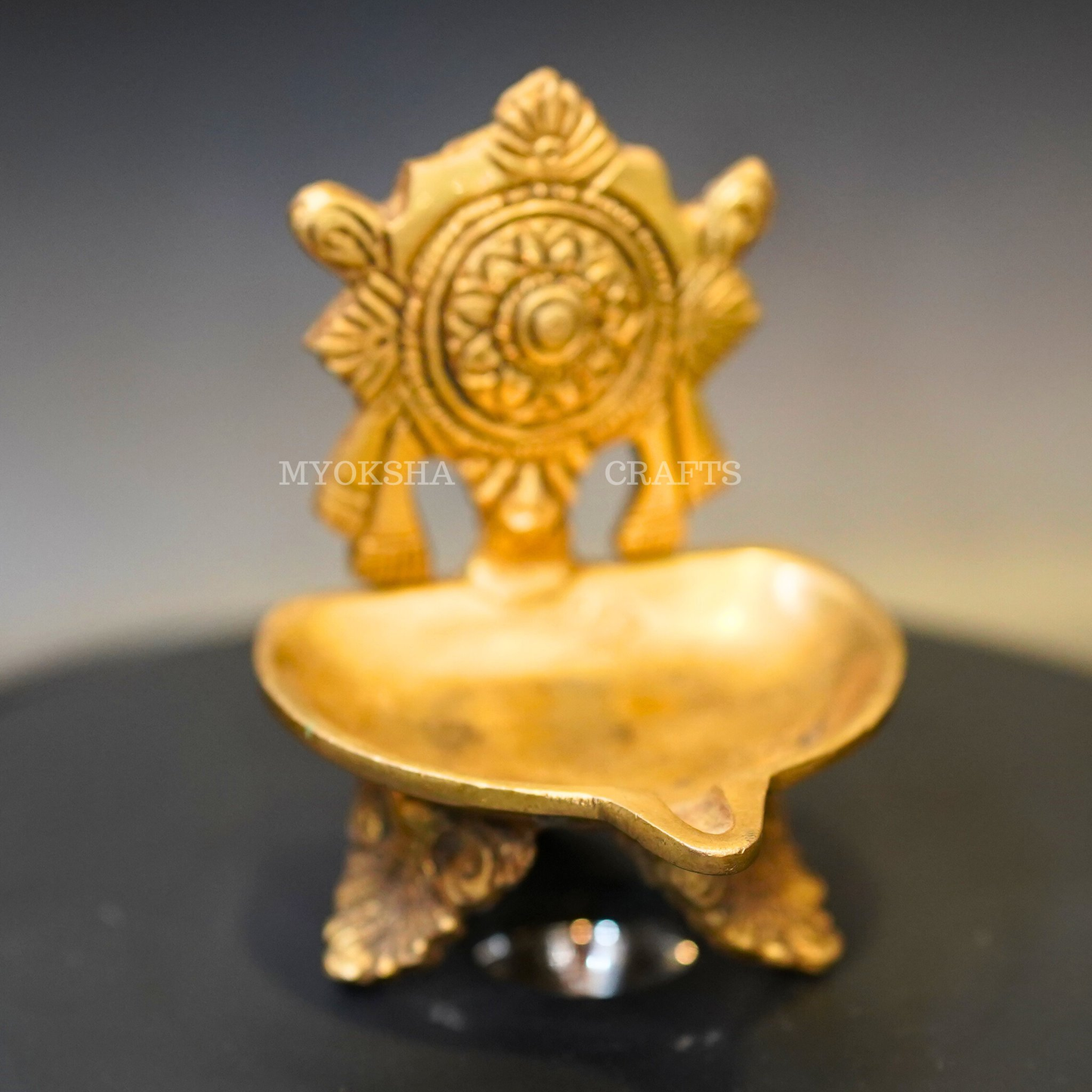 https://cdn.shopify.com/s/files/1/1857/6931/products/1692607042479_chakra_diya_MC00317_282_29.png?v=1753181925