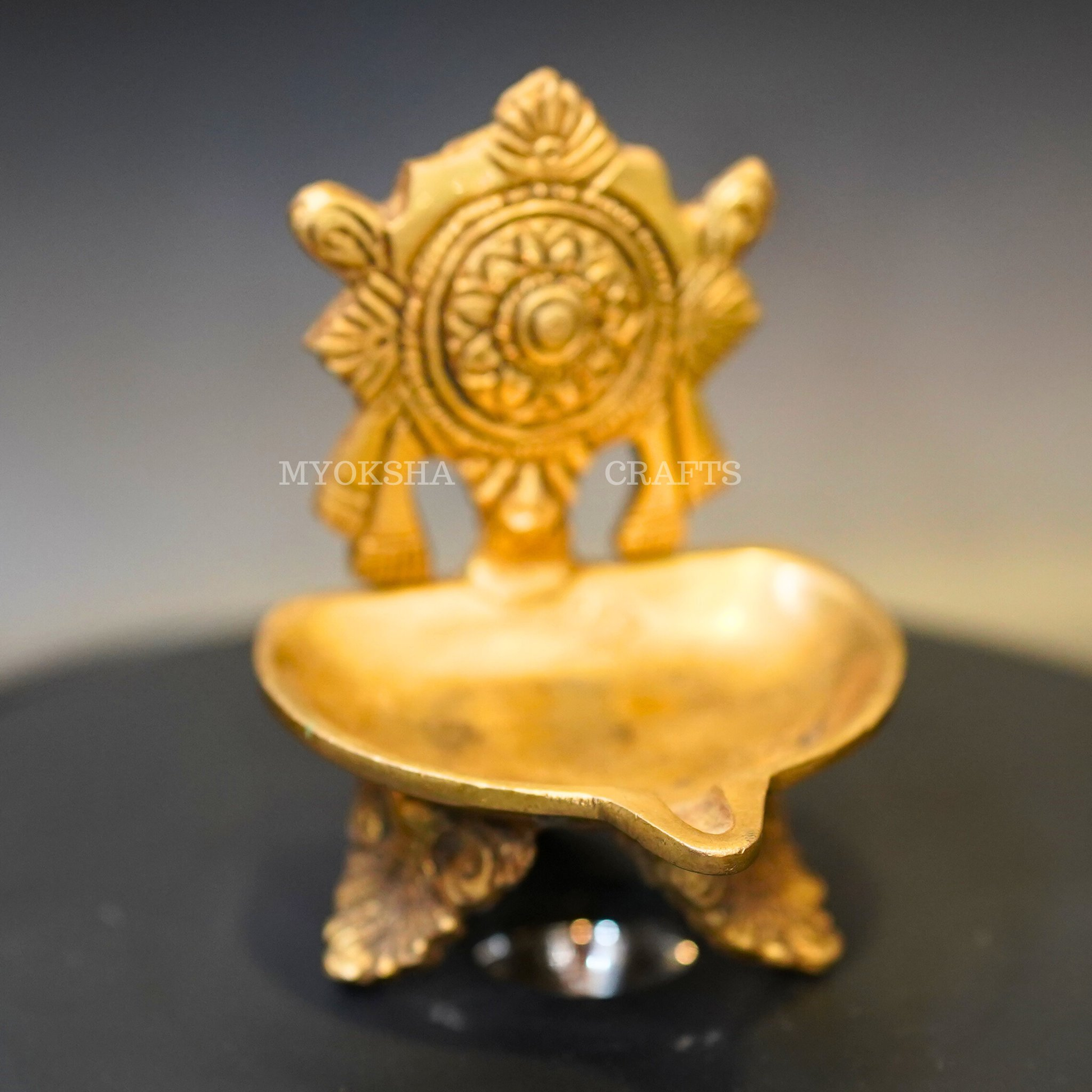 https://cdn.shopify.com/s/files/1/1857/6931/products/1692607042479_chakra_diya_MC00317_282_29.png?v=1753181925