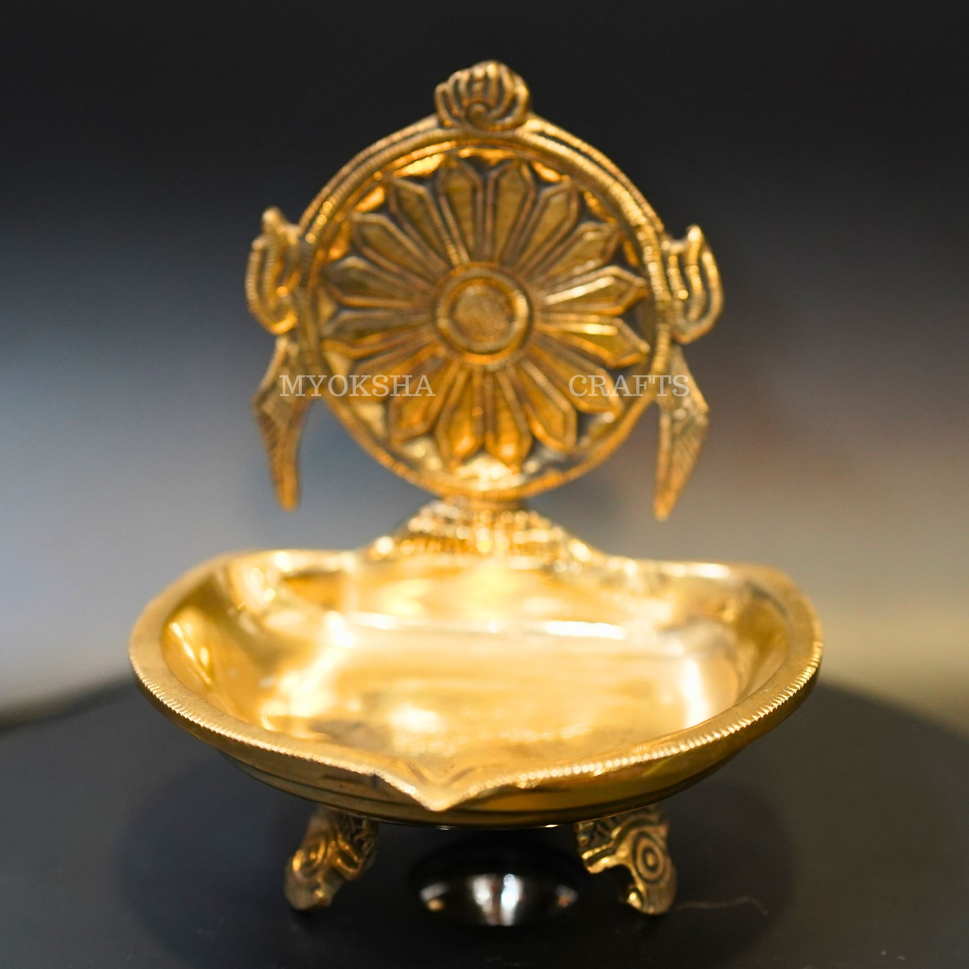 https://cdn.shopify.com/s/files/1/1857/6931/products/1692607616247_chakra_diya_MC00318_281_29.png?v=1753181930