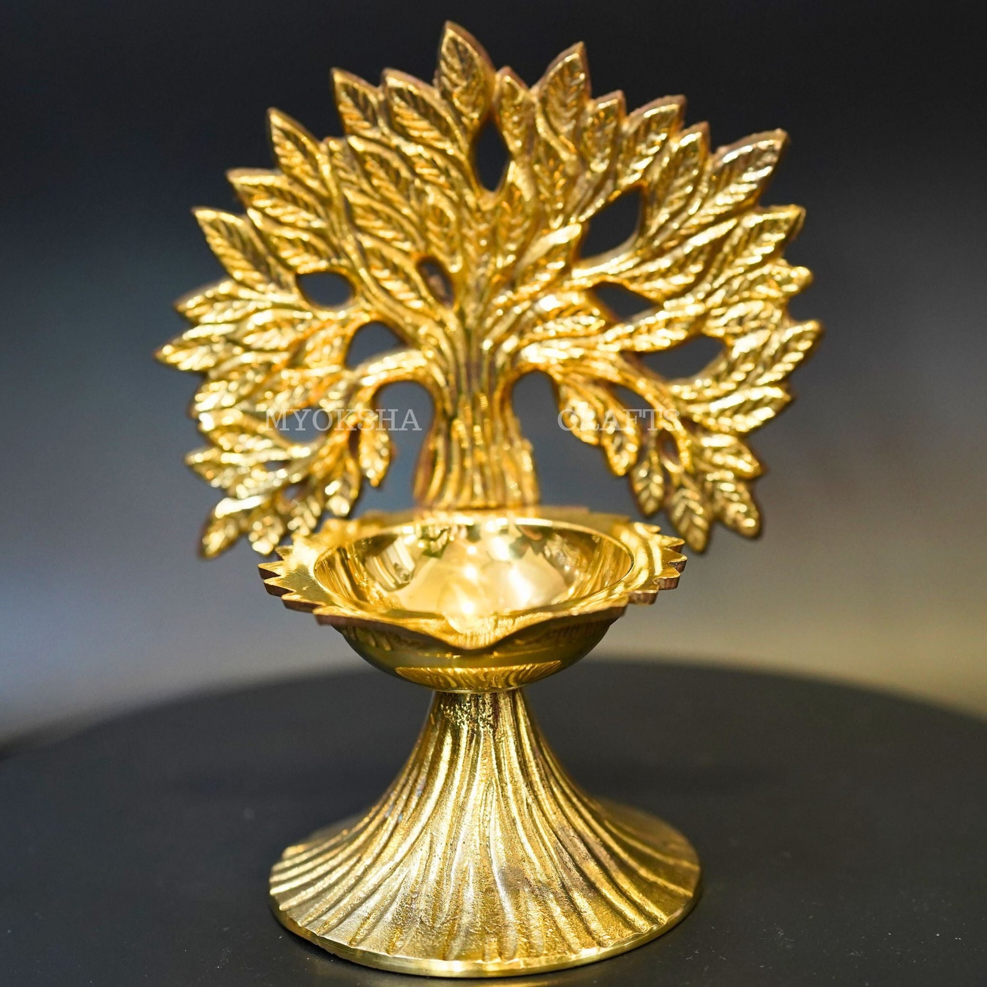 https://cdn.shopify.com/s/files/1/1857/6931/products/1692693041649_tree_design_diya_MC00337_281_29.png?v=1697290872