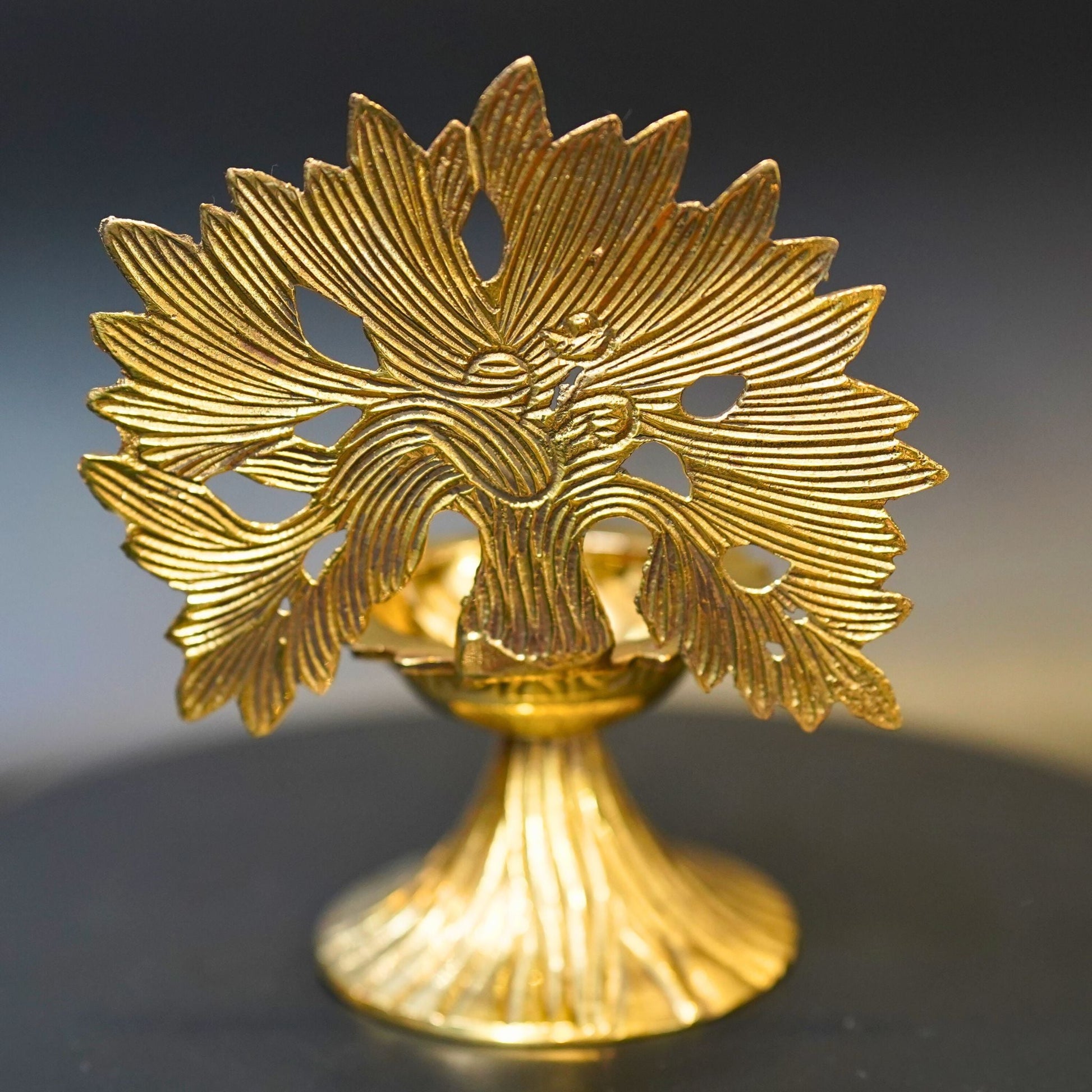 https://cdn.shopify.com/s/files/1/1857/6931/products/1692693049152_tree_design_diya_MC00337_282_29.png?v=1697290872
