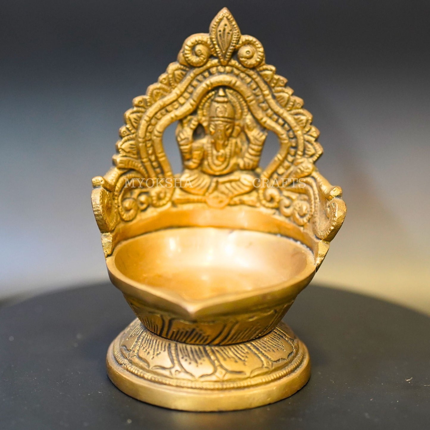 https://cdn.shopify.com/s/files/1/1857/6931/products/1692708720423_ganesha_diya_MC00338_281_29.png?v=1697288311