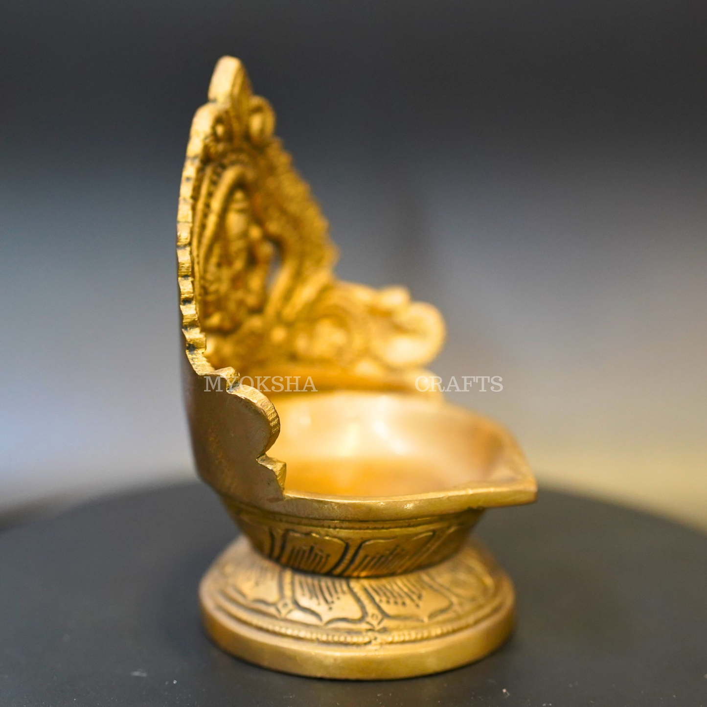 https://cdn.shopify.com/s/files/1/1857/6931/products/1692708725809_ganesha_diya_MC00338_282_29.png?v=1753181606