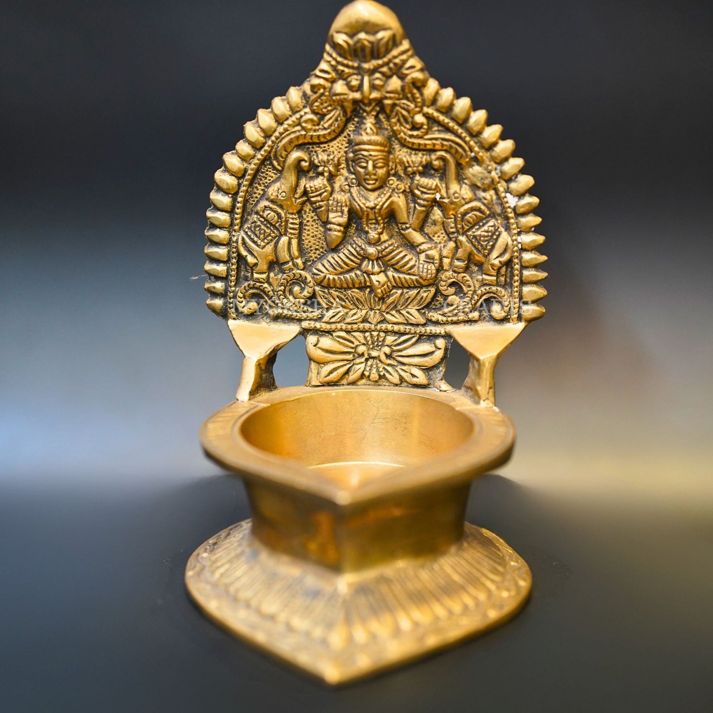 https://cdn.shopify.com/s/files/1/1857/6931/products/1692710288726_kamakshi_diya_MC00340.png?v=1762395154