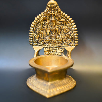 https://cdn.shopify.com/s/files/1/1857/6931/products/1692710288726_kamakshi_diya_MC00340.png?v=1762395154