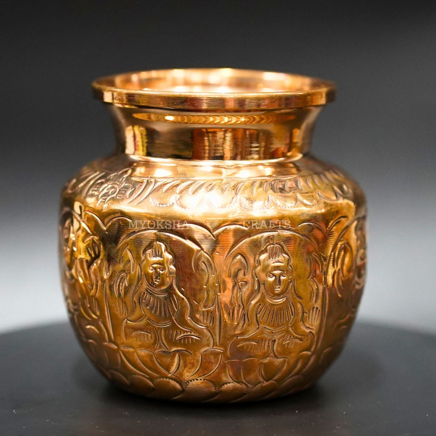 https://cdn.shopify.com/s/files/1/1857/6931/products/1693034407017_asta_lakshmi_MC00102_281_29.png?v=1736151559