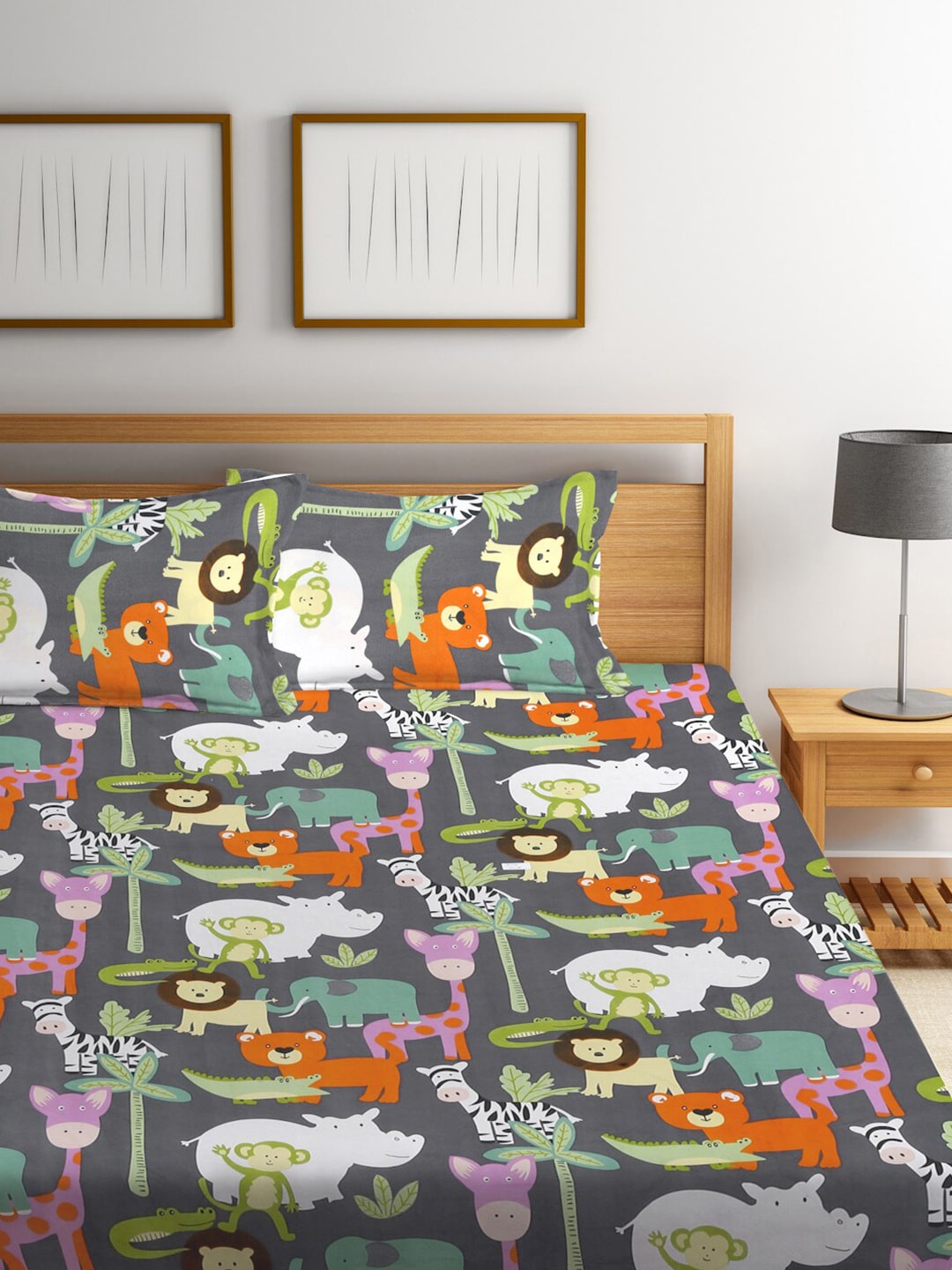 https://cdn.shopify.com/s/files/1/1857/6931/products/227c92d6-8f80-42f6-87d2-da7fd29afc411681204259230Bedsheets2.jpg?v=1703220652