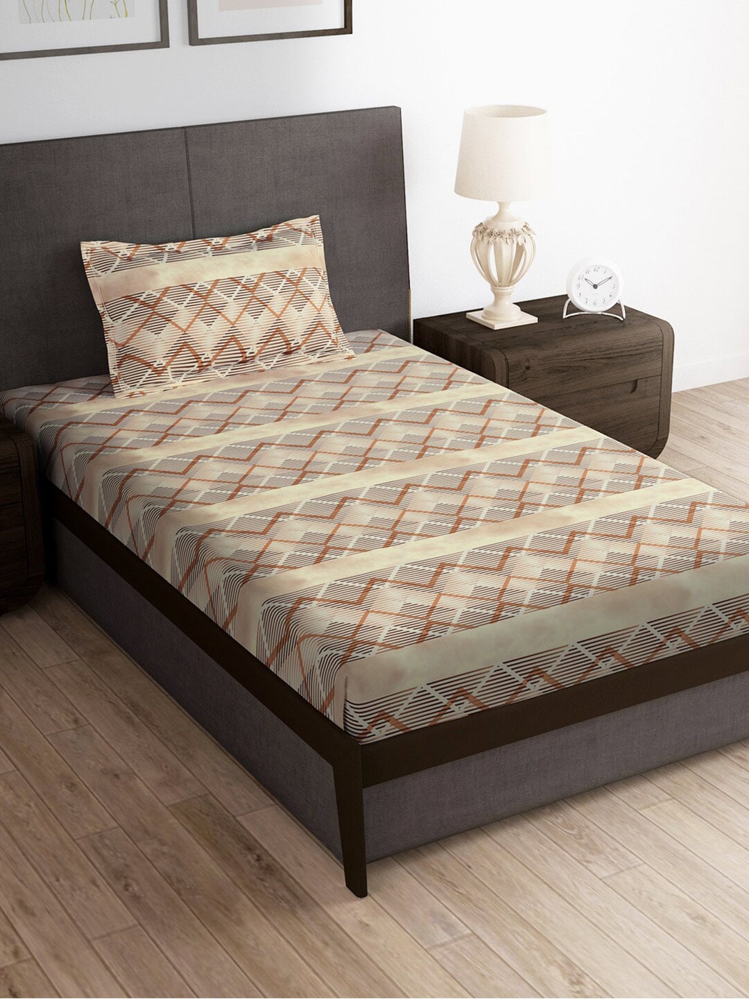 https://cdn.shopify.com/s/files/1/1857/6931/products/26020057-554d-4c36-9acd-5a135200ca5b1690486781078Brown180TCAbstractSingleBedsheet1.jpg?v=1703164081