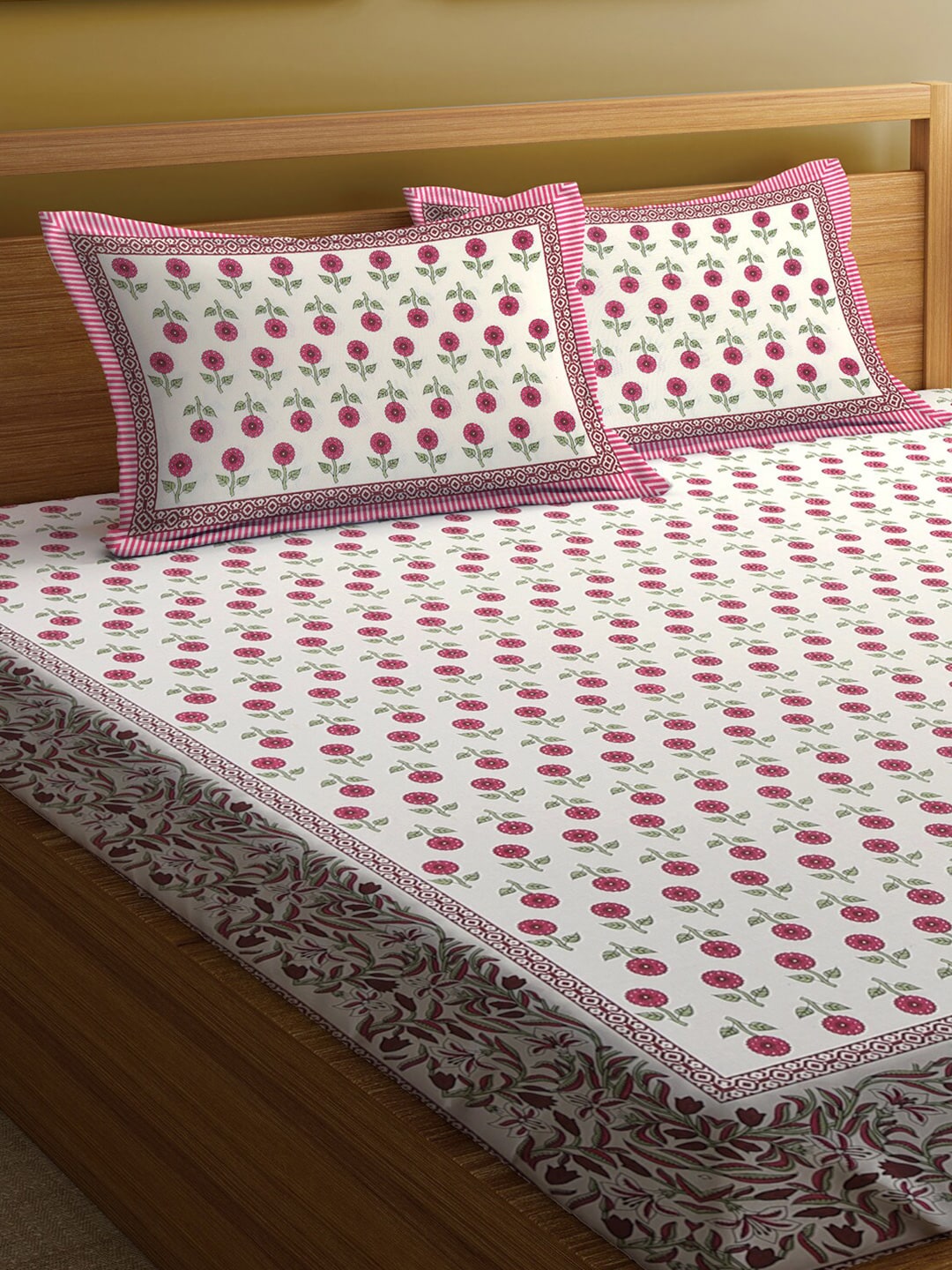 https://cdn.shopify.com/s/files/1/1857/6931/products/2628598e-82b7-43ba-9981-8173293afba51647356955686RajasthanDecorUnisexWhiteBedsheets3.jpg?v=1703241841