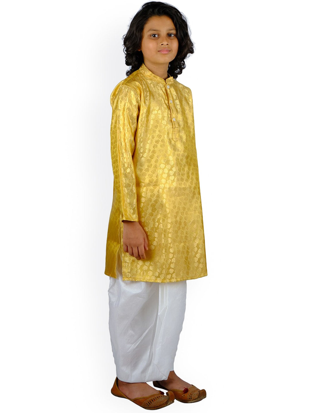 https://cdn.shopify.com/s/files/1/1857/6931/products/2f042393-d715-42e7-b556-d6a9a69d482c1654690122141BoysSolidKurtaWithDhotiPant4.jpg?v=1661583514