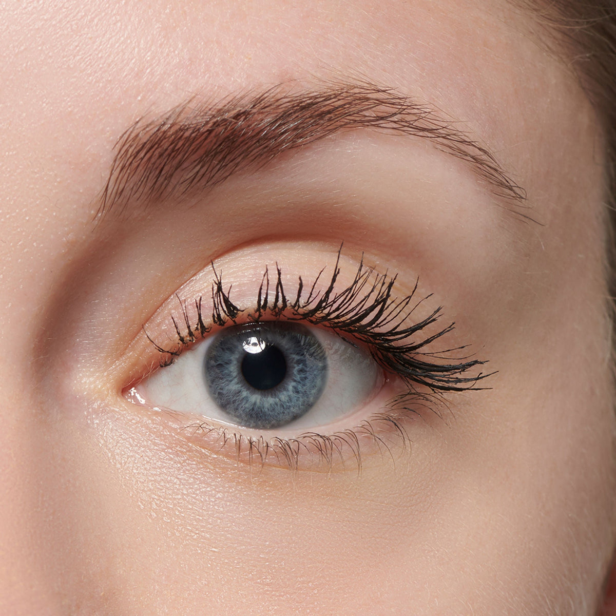 Image 3 of Makeup Revolution Mascara - 5d Whip Lift