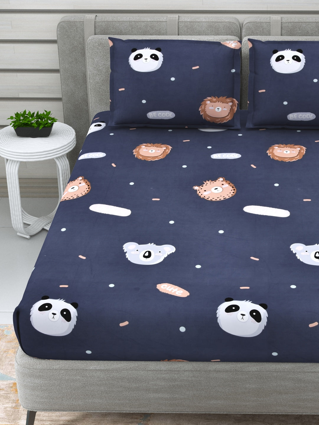 https://cdn.shopify.com/s/files/1/1857/6931/products/2fe5e06f-dfd3-4cd7-936c-ea47506ae20b1695458694770-DREAM-WEAVERZ-Navy-Blue--White-Conversational-Glazed-Cotton--4.jpg?v=1703230046