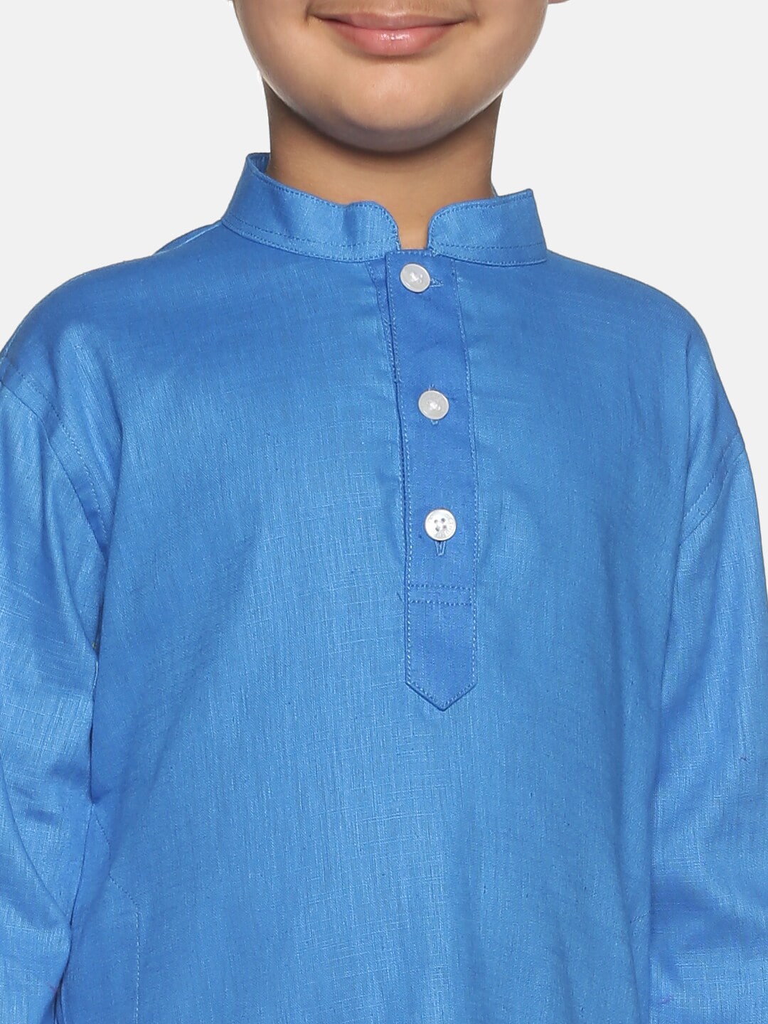 https://cdn.shopify.com/s/files/1/1857/6931/products/30db1a6a-232a-4c4b-9d67-d16382da0e401640066268712SethukrishnaBoysBluePureCottonKurtawithPyjamas2.jpg?v=1661520083