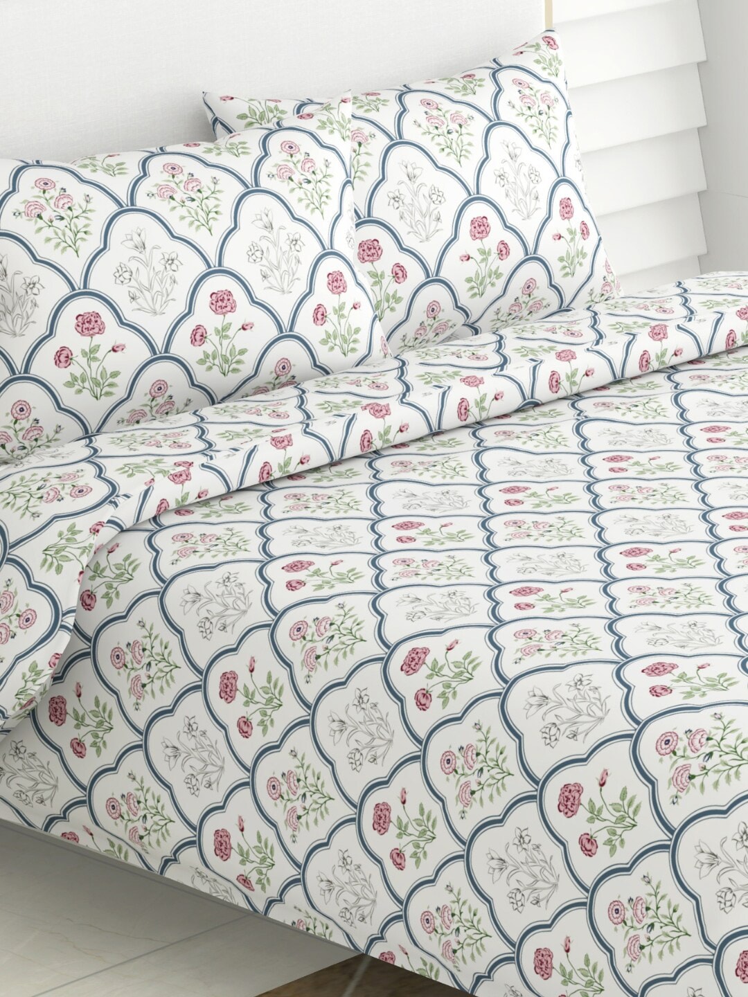 https://cdn.shopify.com/s/files/1/1857/6931/products/3143eba4-2888-406d-8ef2-225047d2542b1695302959662hauskinderBlueWhiteEthnicMotifs186TCKingBedsheetwith2PillowC1.jpg?v=1762418575
