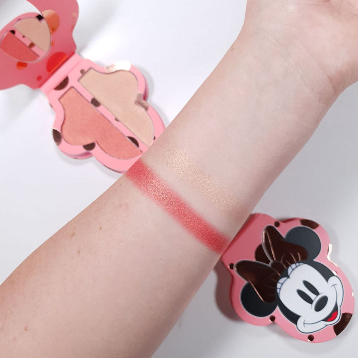 Image 6 of Makeup Revolution Disney's Minnie Mouse Minnie Forever Highlighter Duo